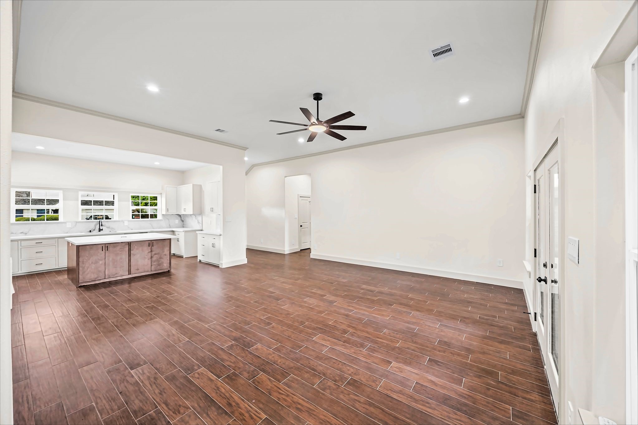5300 Hemlock Drive Property Photo 13