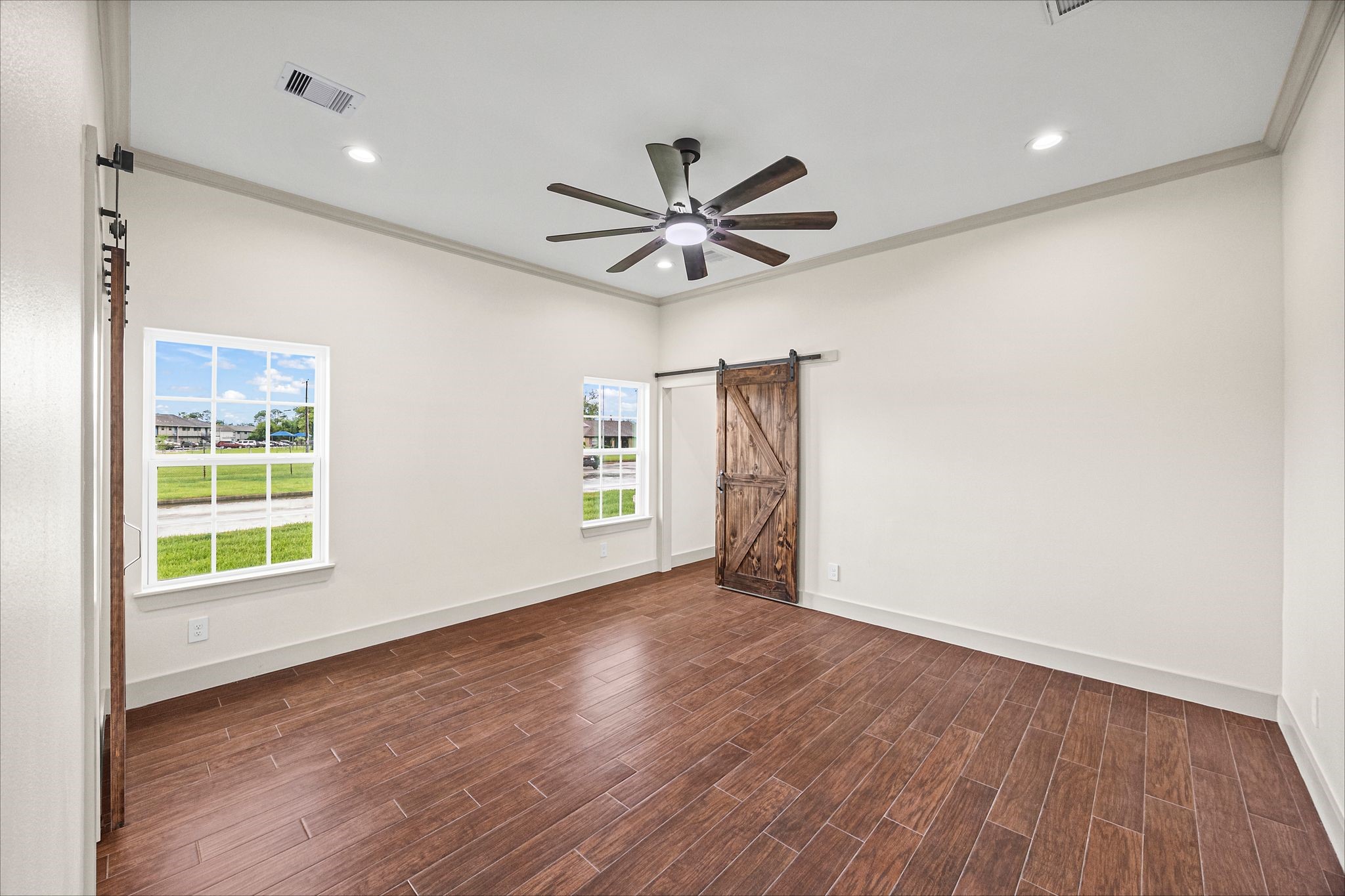 5300 Hemlock Drive Property Photo 15