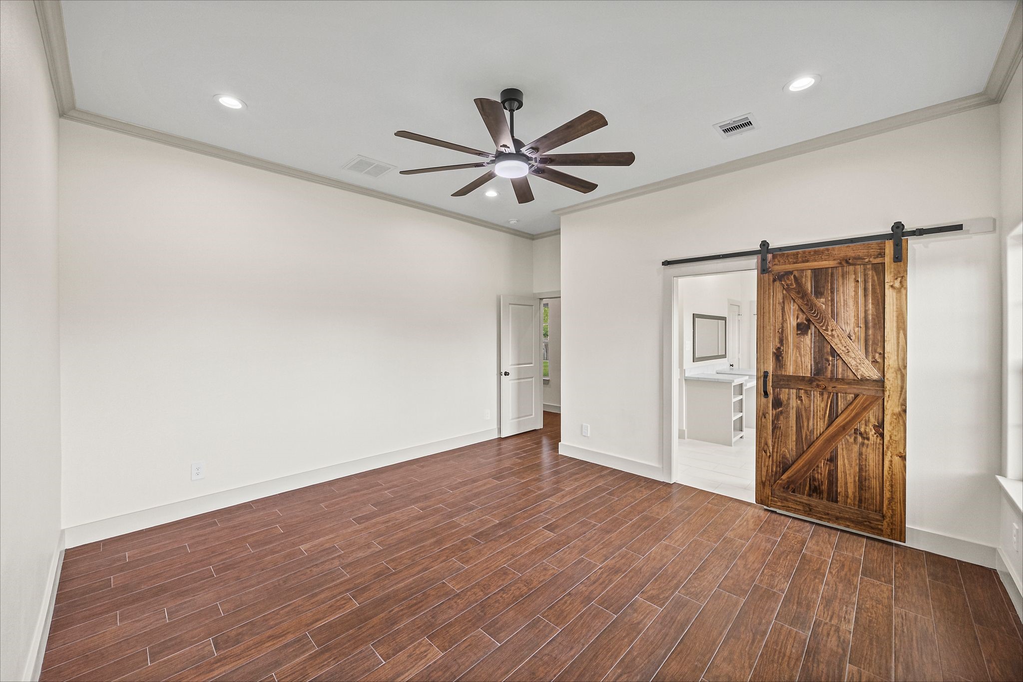 5300 Hemlock Drive Property Photo 17
