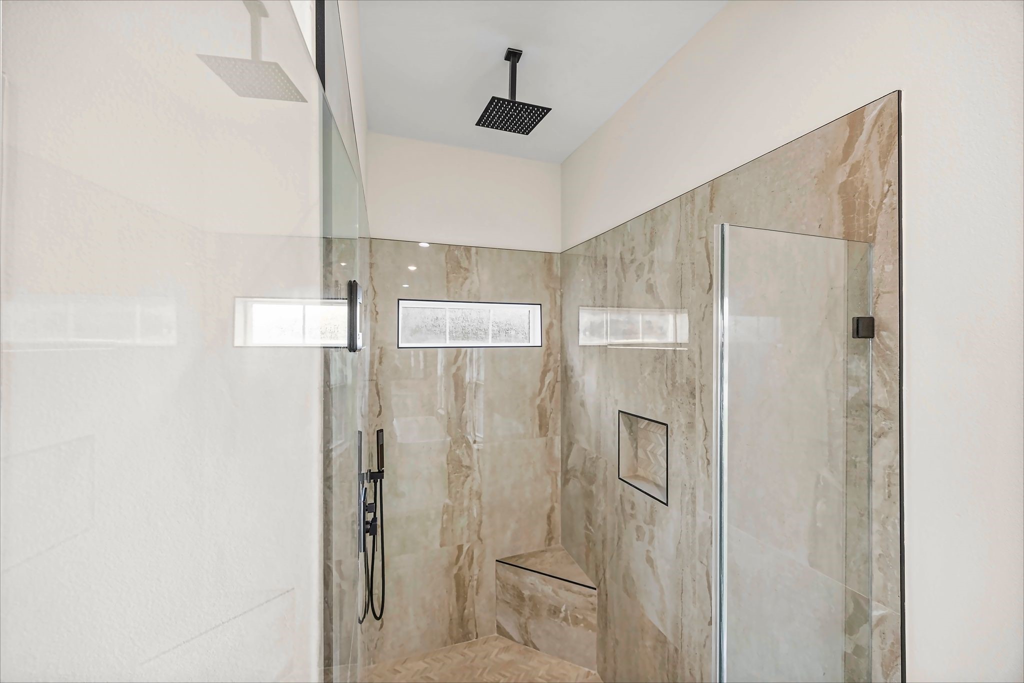 5300 Hemlock Drive Property Photo 21