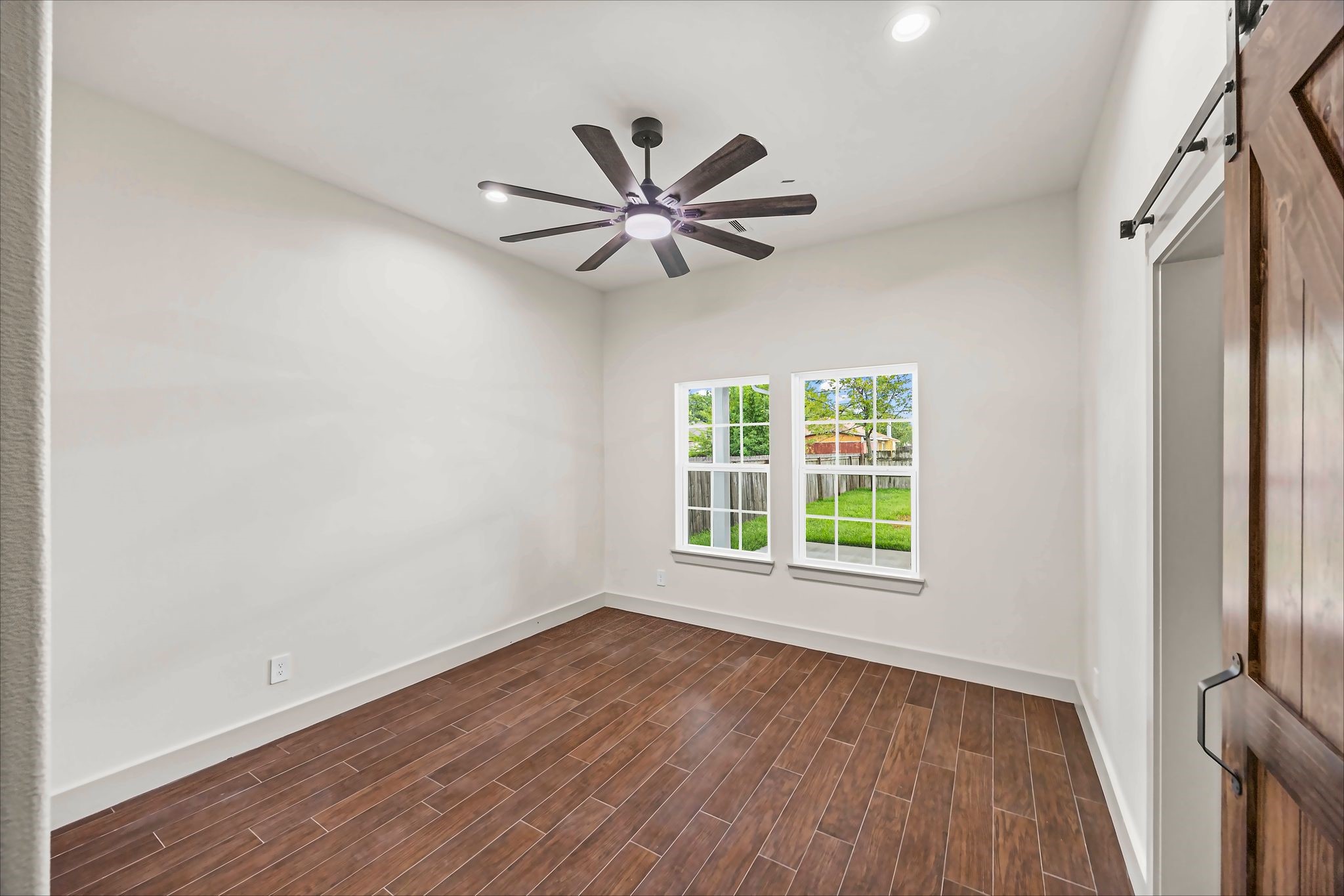 5300 Hemlock Drive Property Photo 29