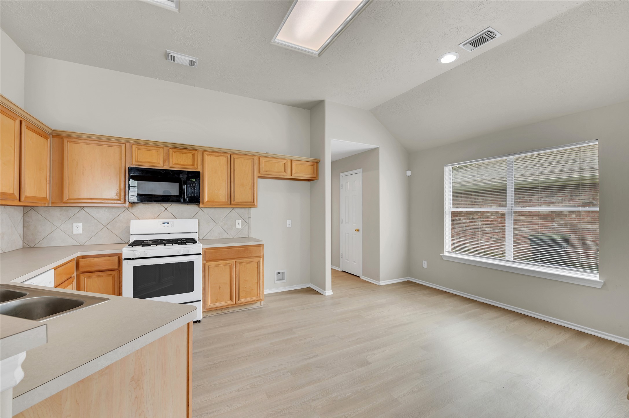 5010 Blanco Drive Property Photo 5