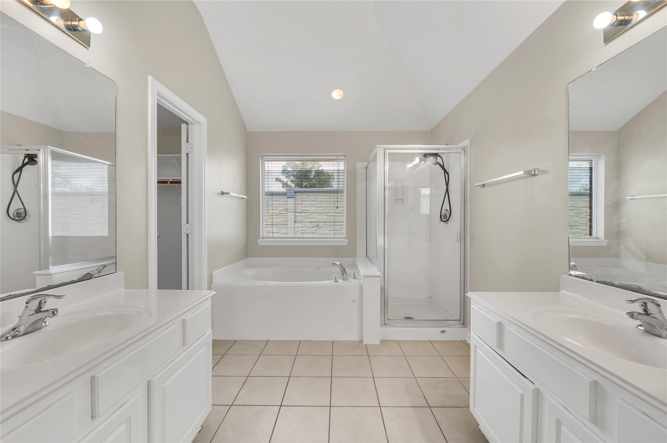 5010 Blanco Drive Property Photo 12