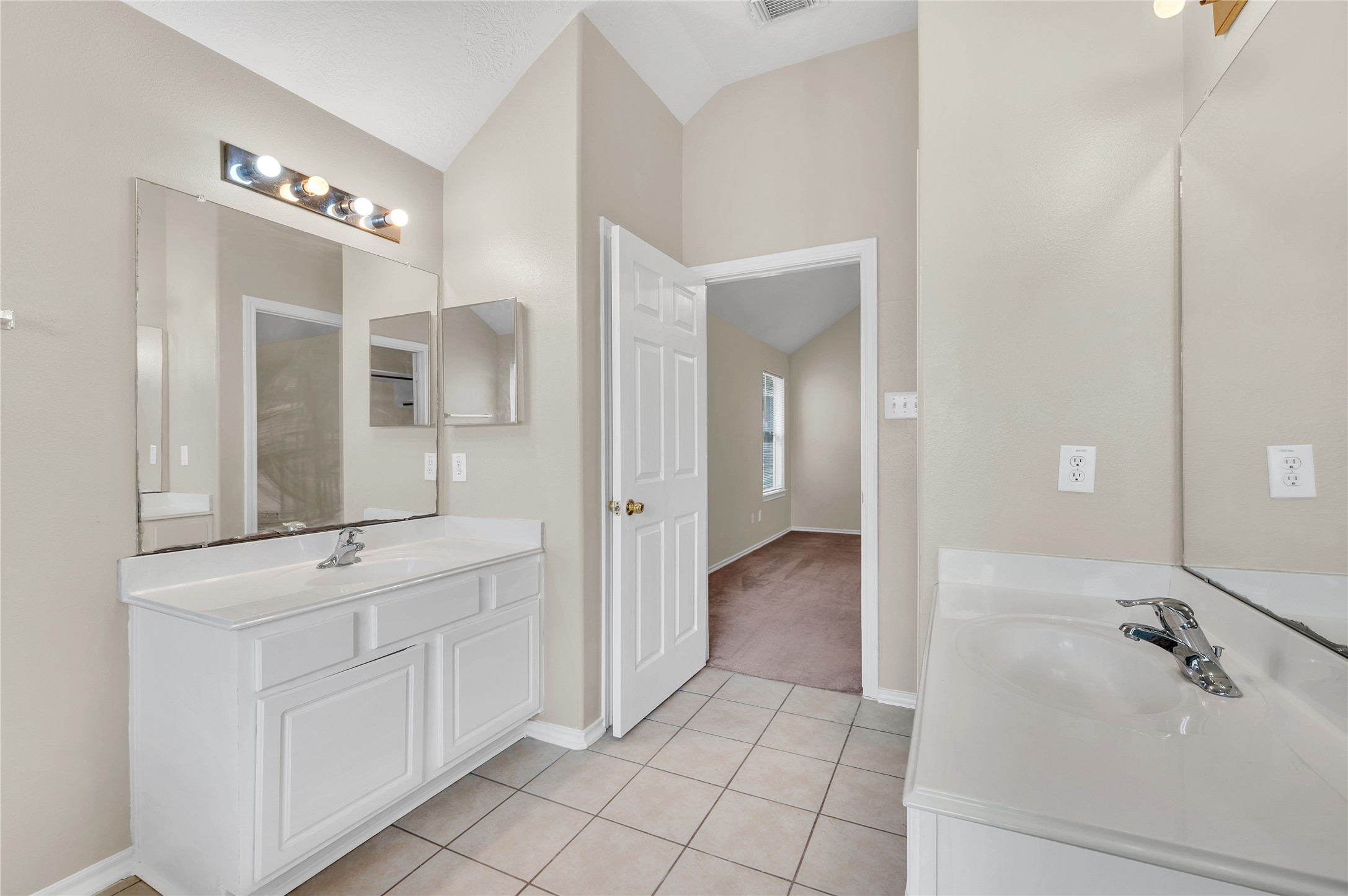 5010 Blanco Drive Property Photo 13