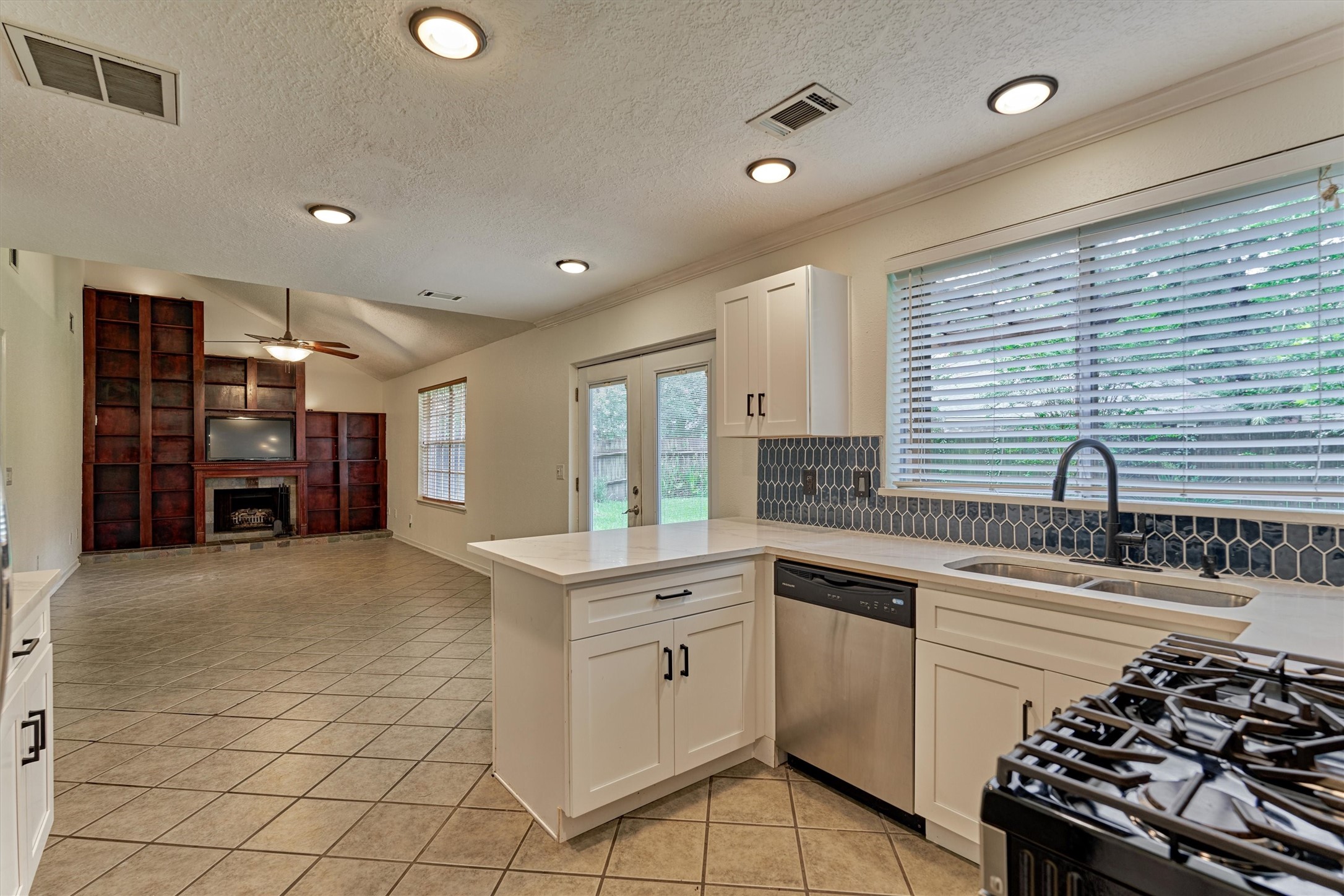 10 Lazy Morning Place Property Photo 12