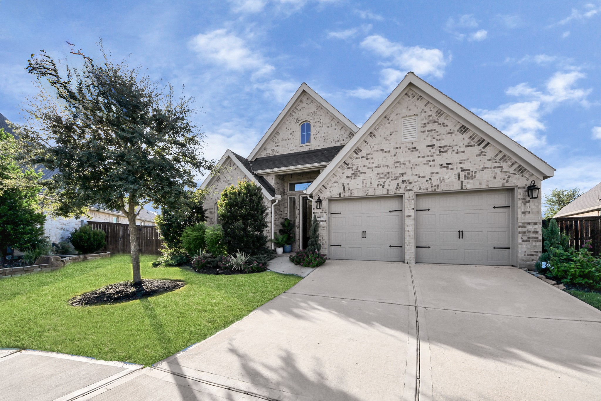 6907 Brazos Trail Court Property Photo 2