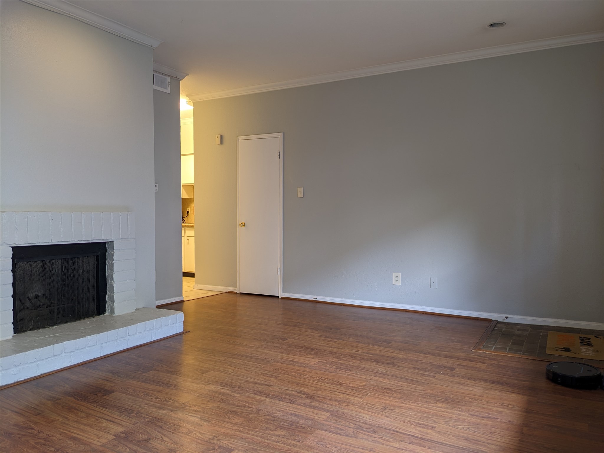2100 Tanglewilde Street 241 Property Photo 5