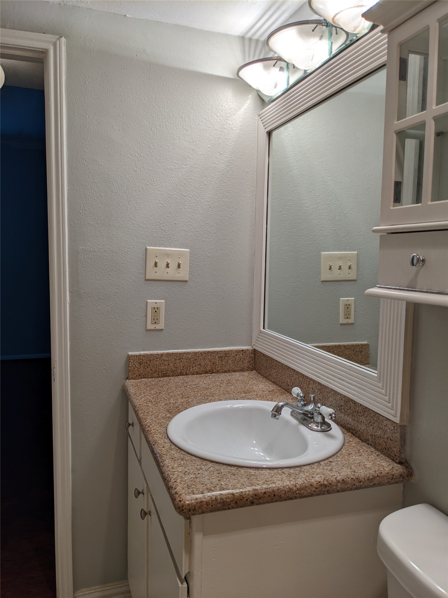 2100 Tanglewilde Street 241 Property Photo 8