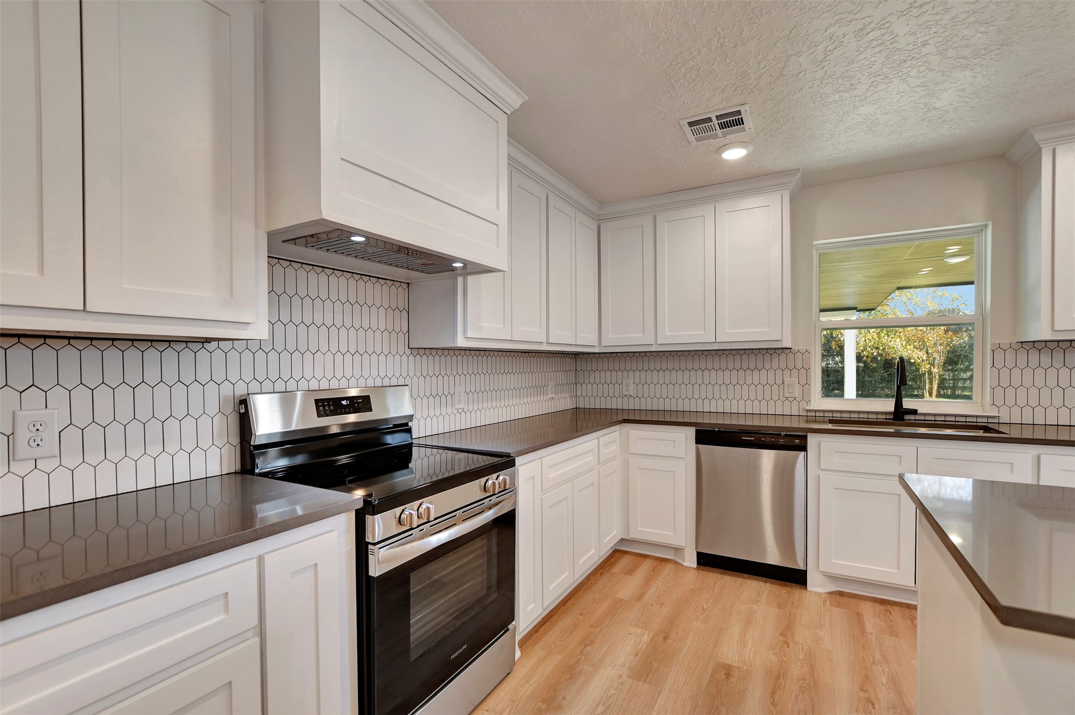 1211 Mere Drive Property Photo 21