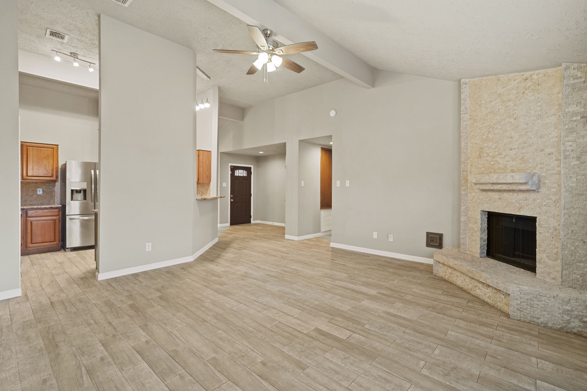2502 Planters Row Property Photo 2