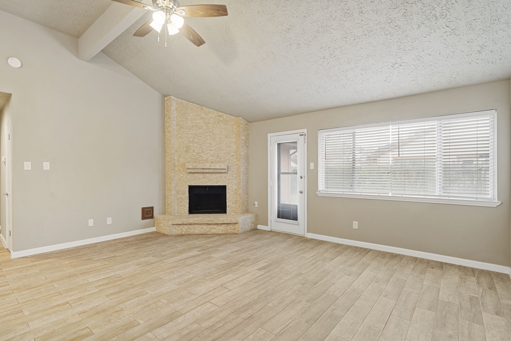 2502 Planters Row Property Photo 5