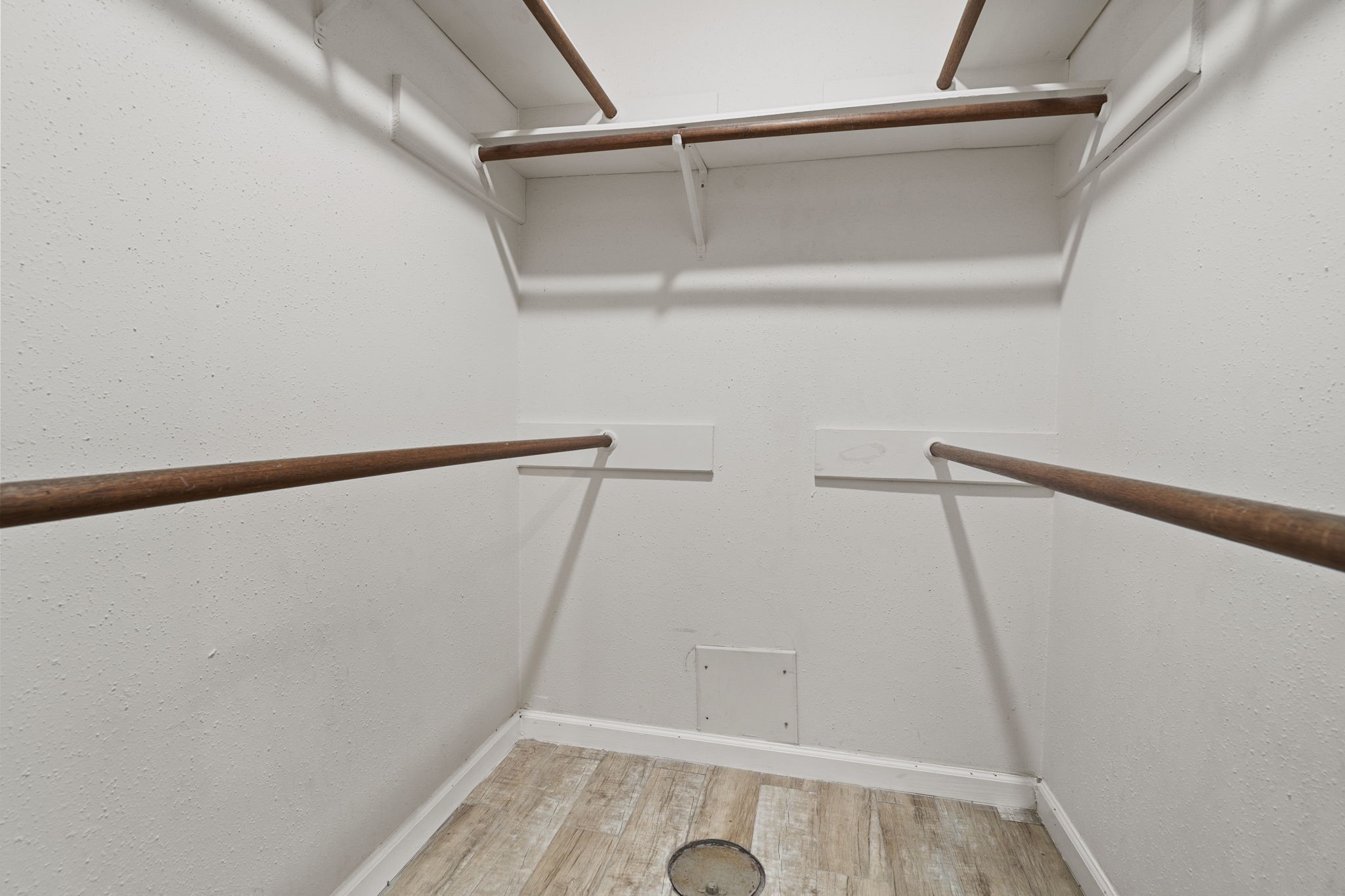2502 Planters Row Property Photo 17