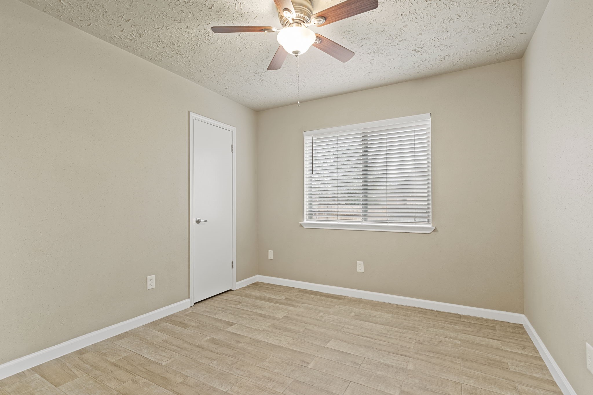 2502 Planters Row Property Photo 20