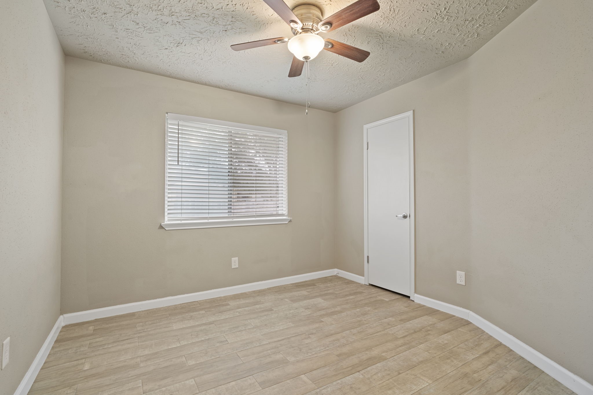 2502 Planters Row Property Photo 22