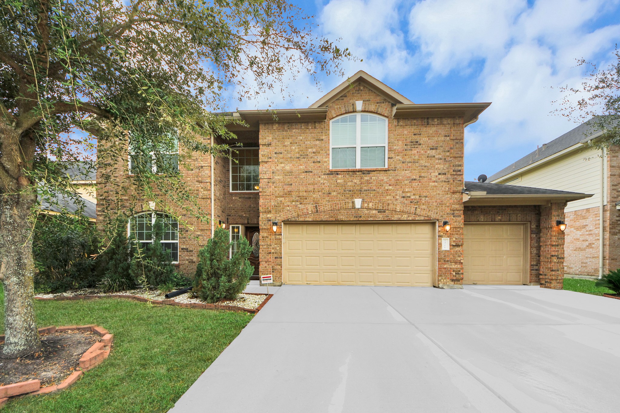 24711 Malca Manor Drive Property Photo 2