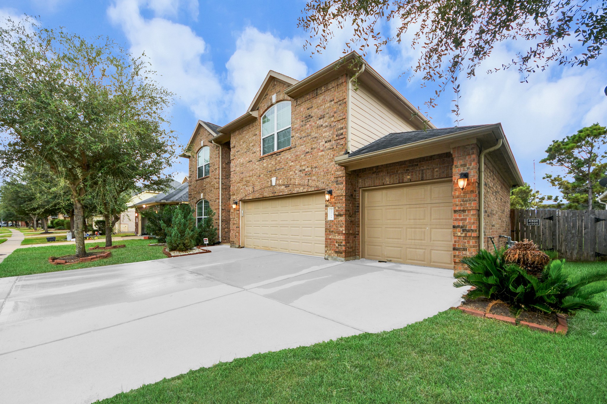 24711 Malca Manor Drive Property Photo 4