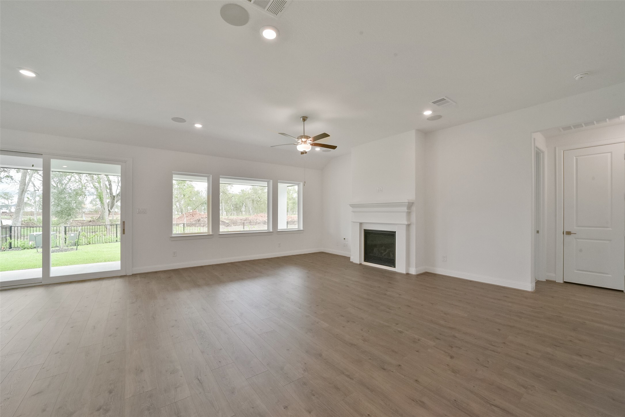 9815 Hunters Run Drive Property Photo 5