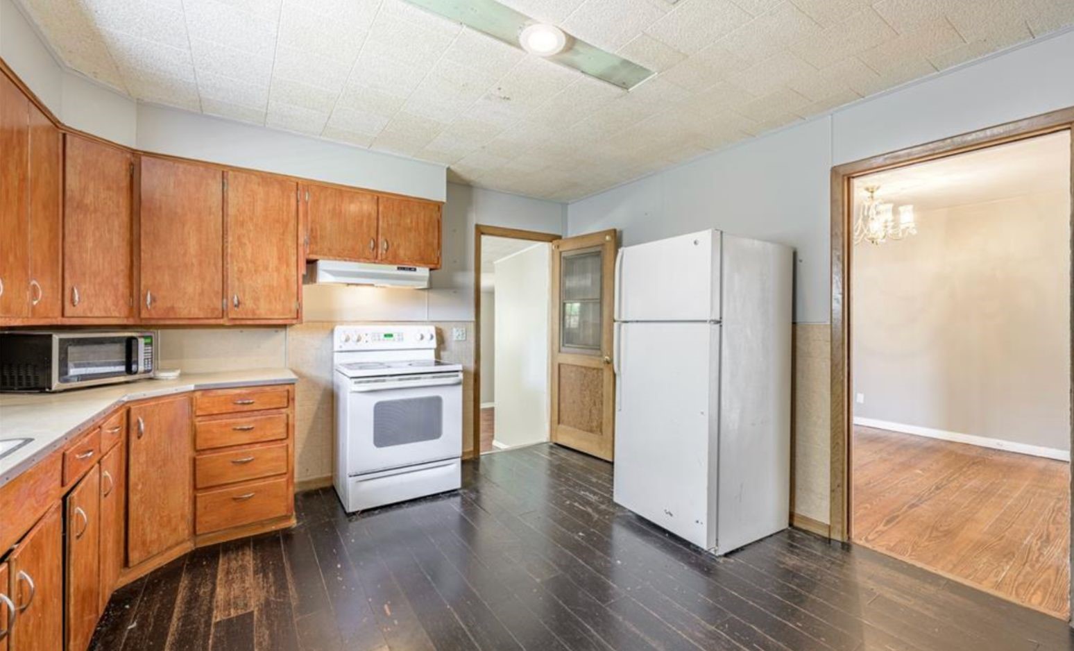 242 W Fannin Property Photo 8