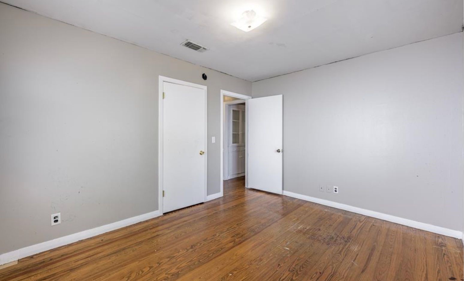 242 W Fannin Property Photo 11
