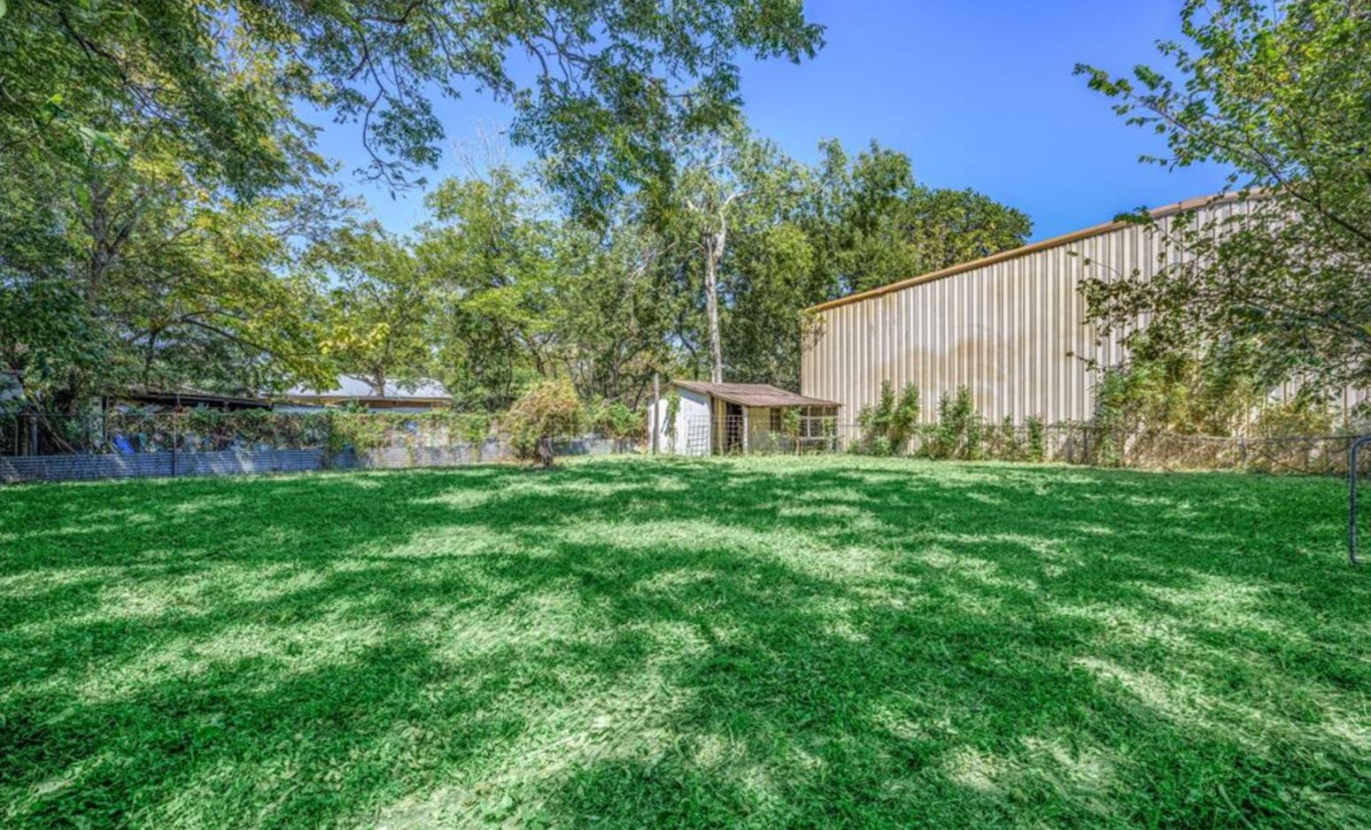 242 W Fannin Property Photo 12