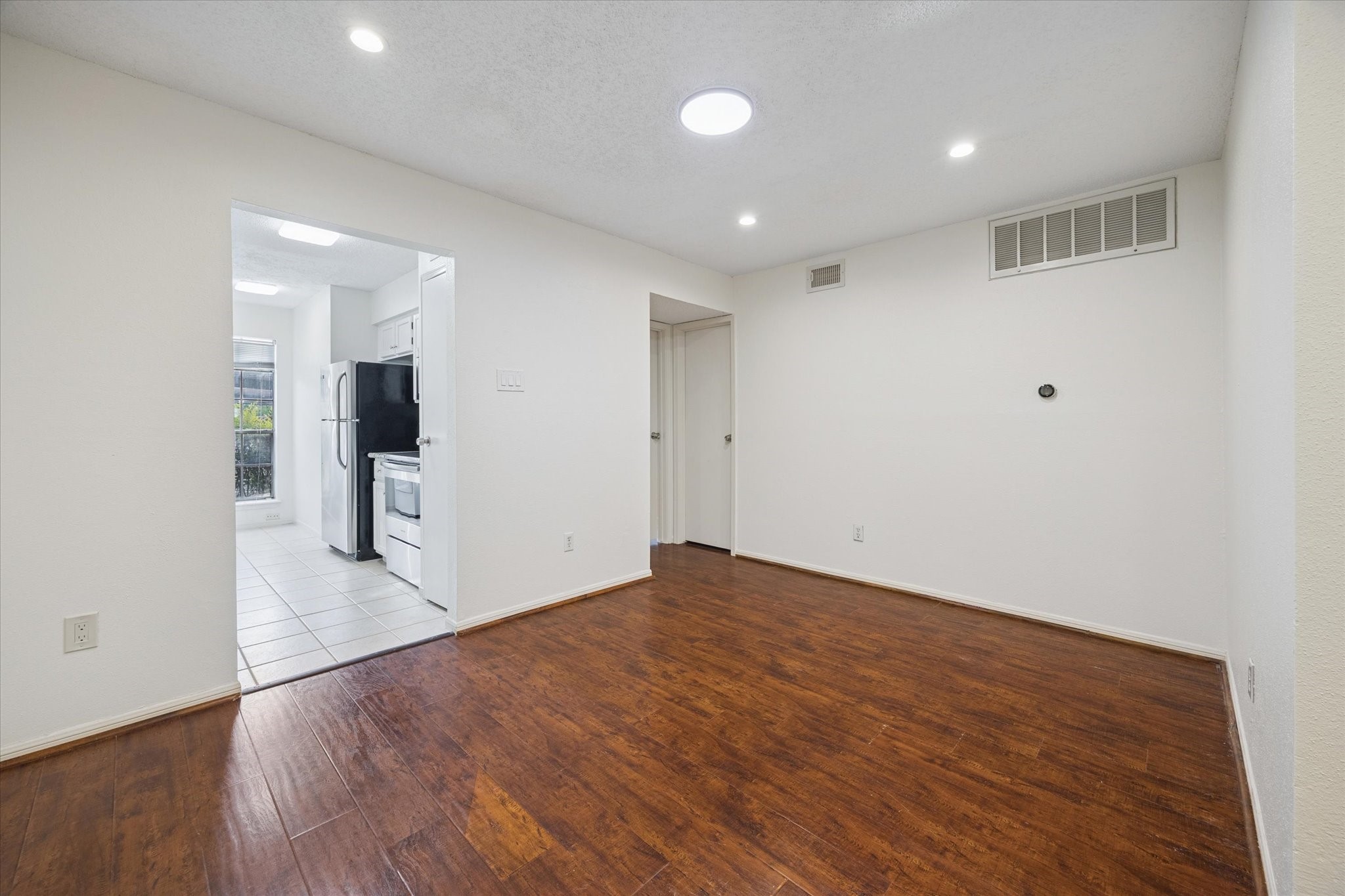 2120 El Paseo Street 2003 Property Photo 4