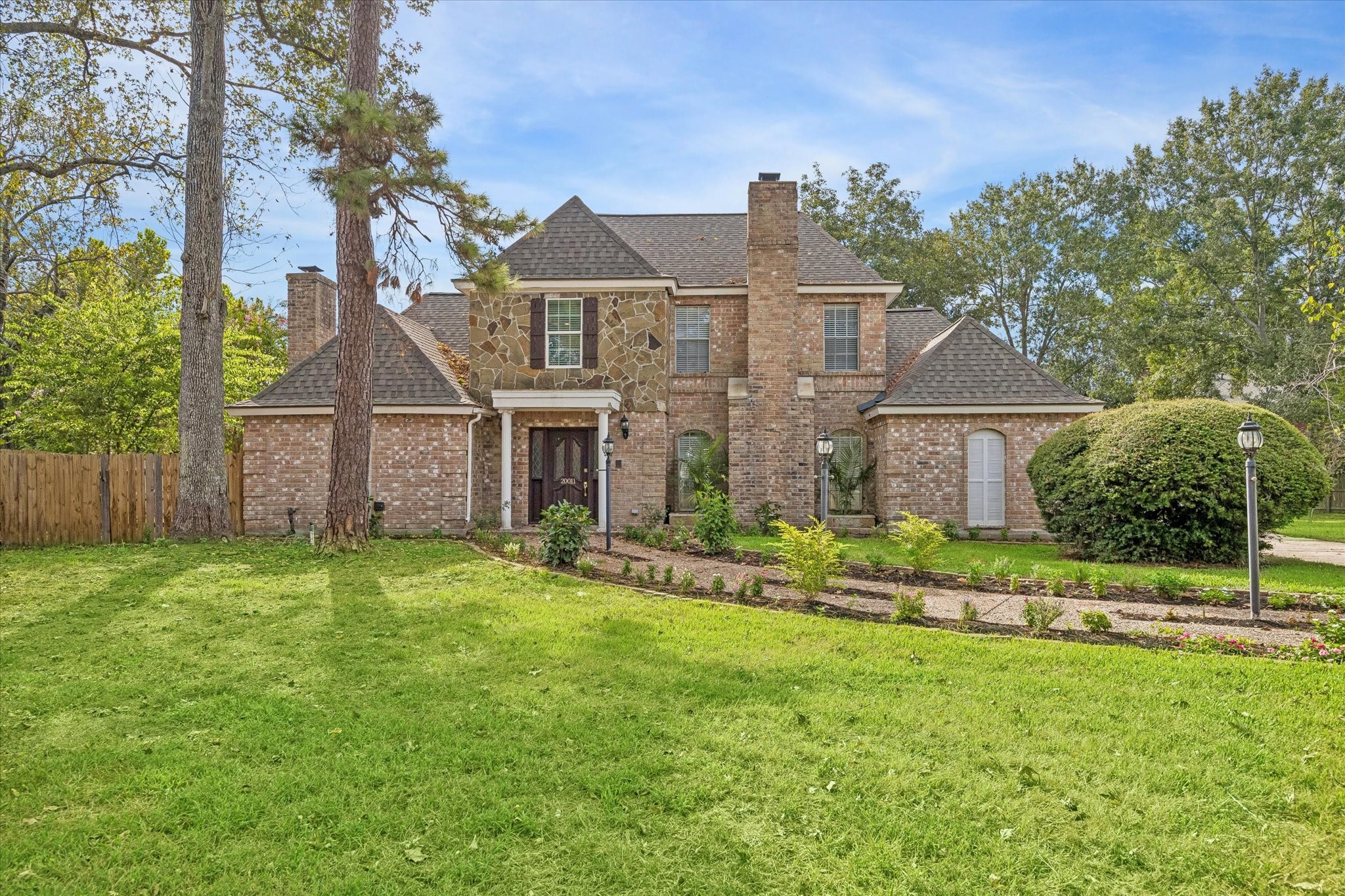 20011 Lucia Lane