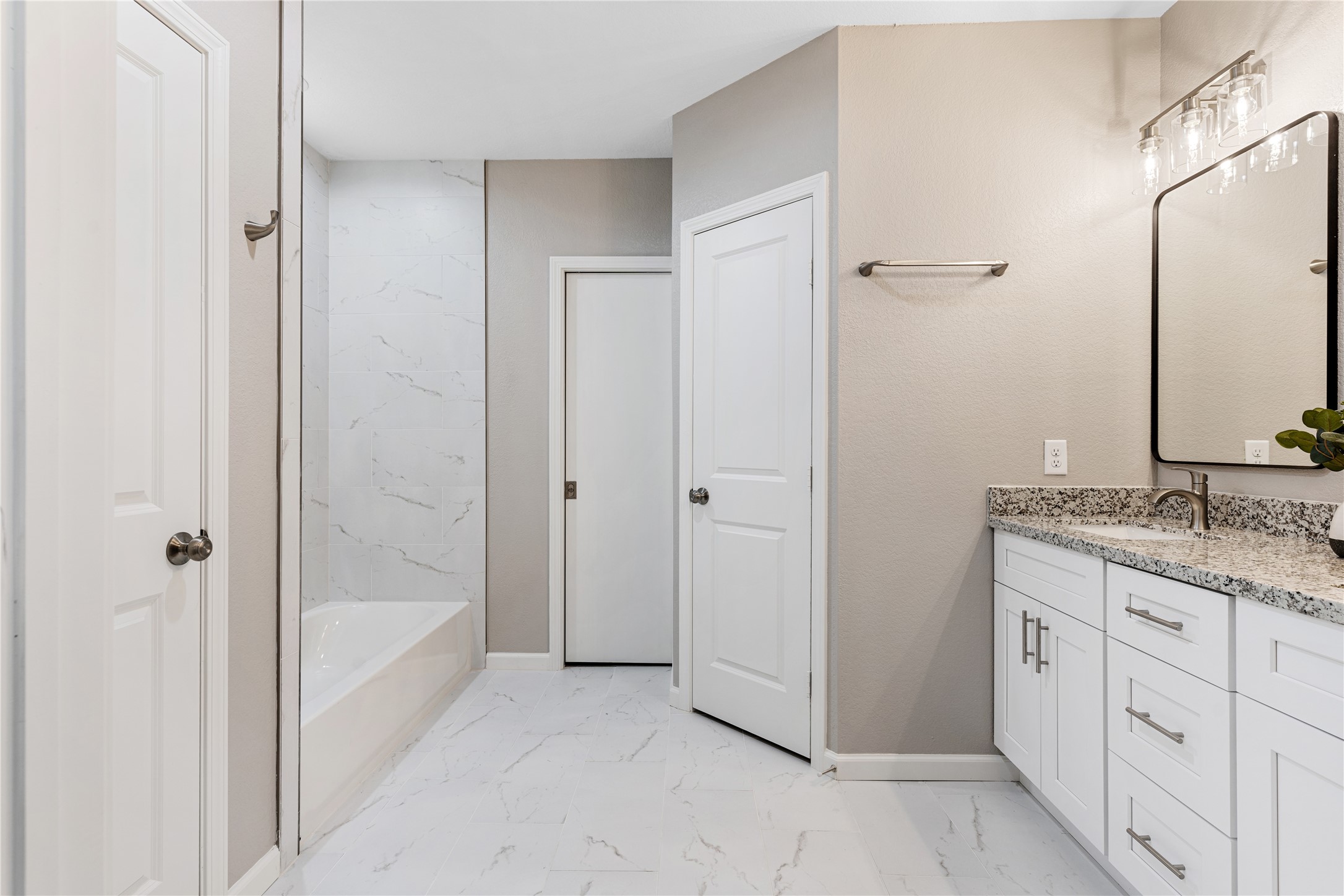 1321 E 35th Street Property Photo