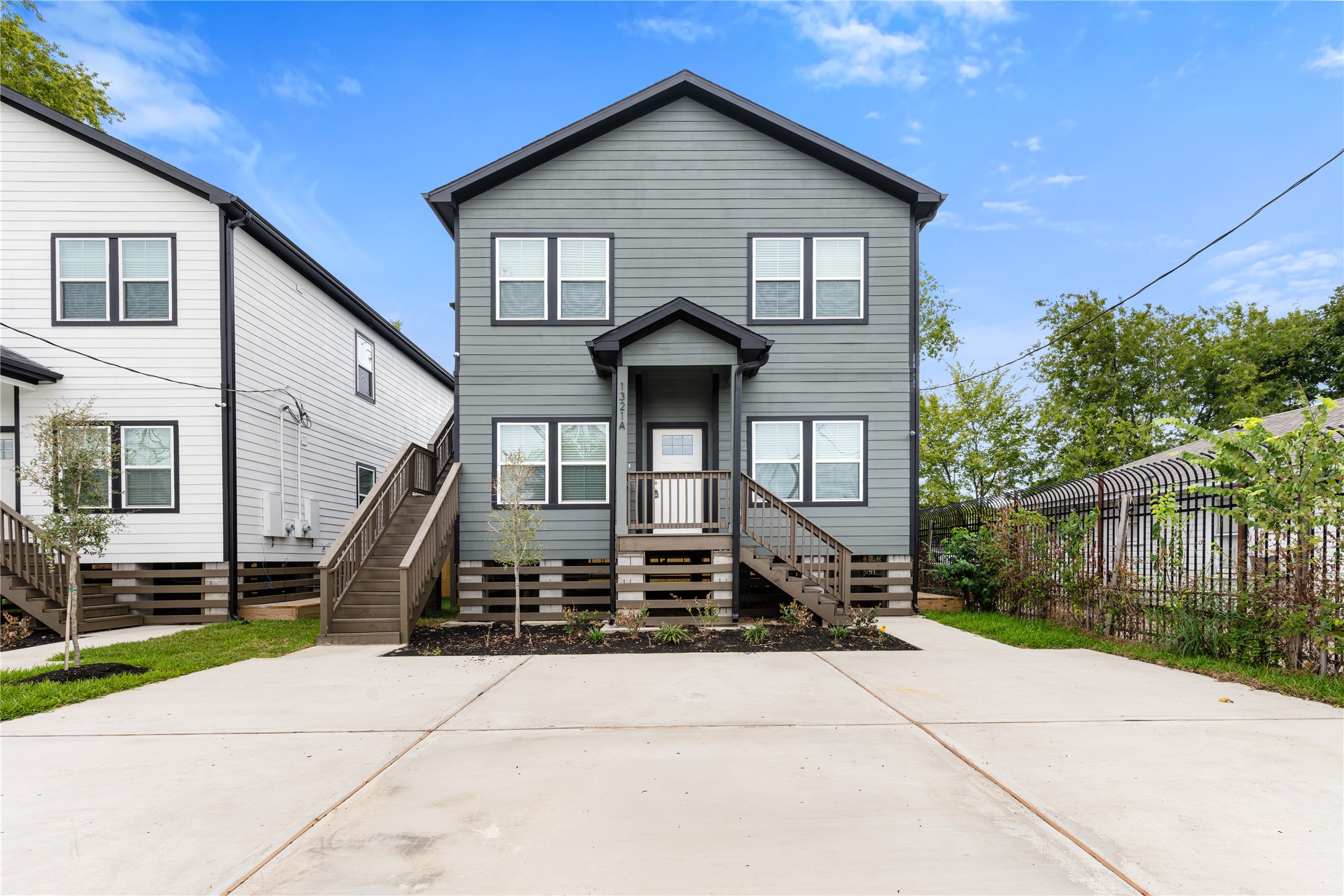 1321 E 35th Street Property Photo 1