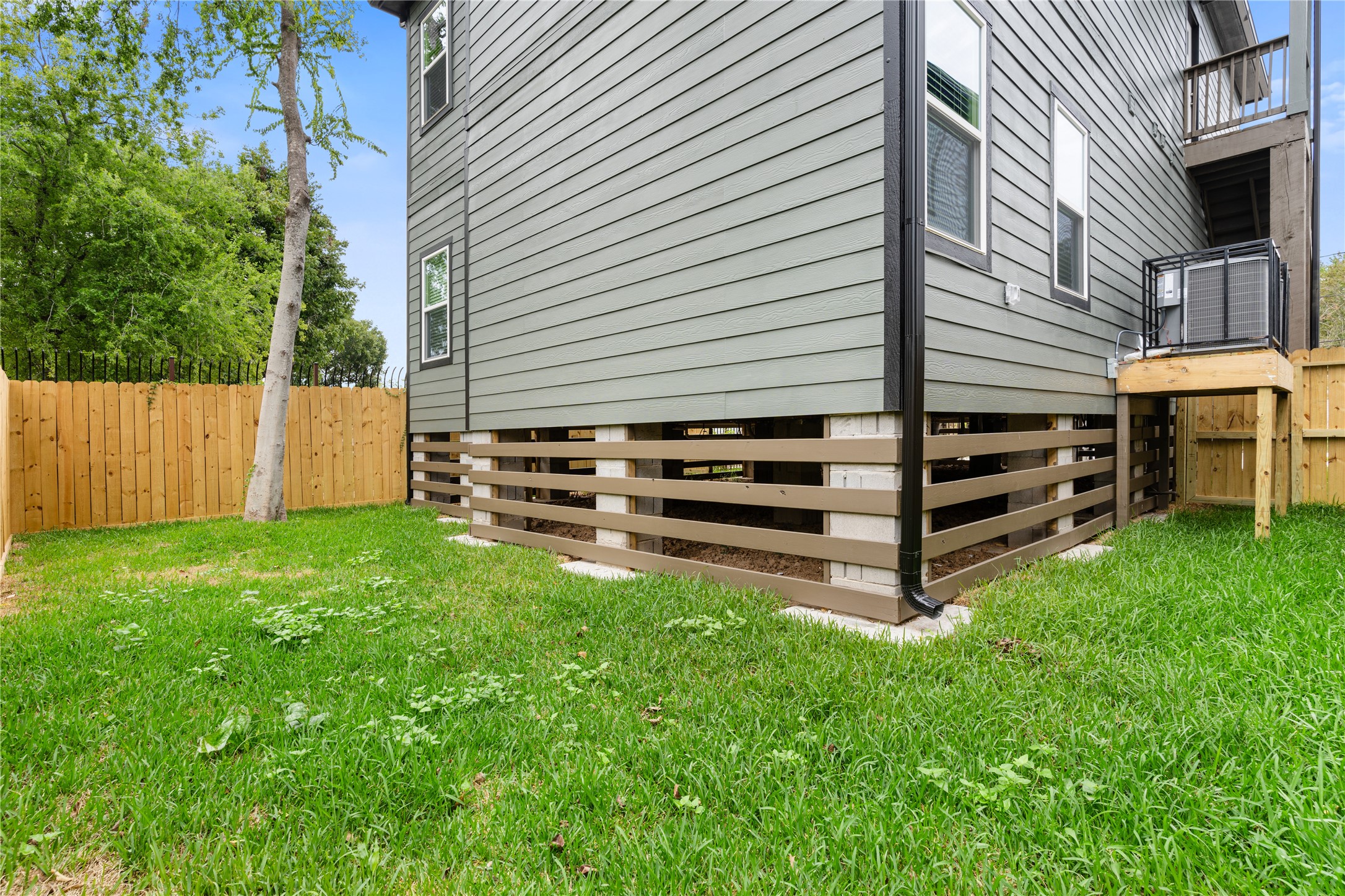 1321 E 35th Street Property Photo 24