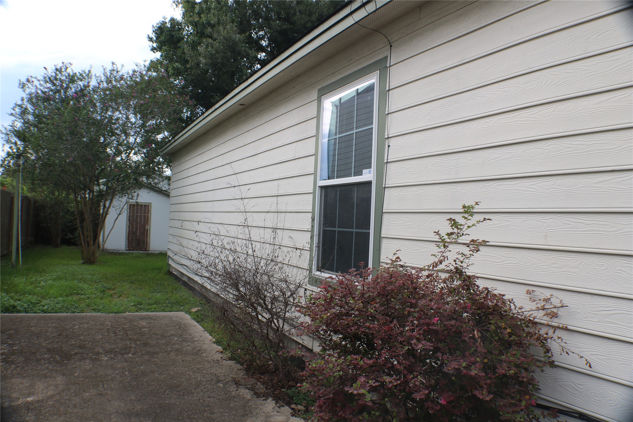 9401 Hillis Street Property Photo 3