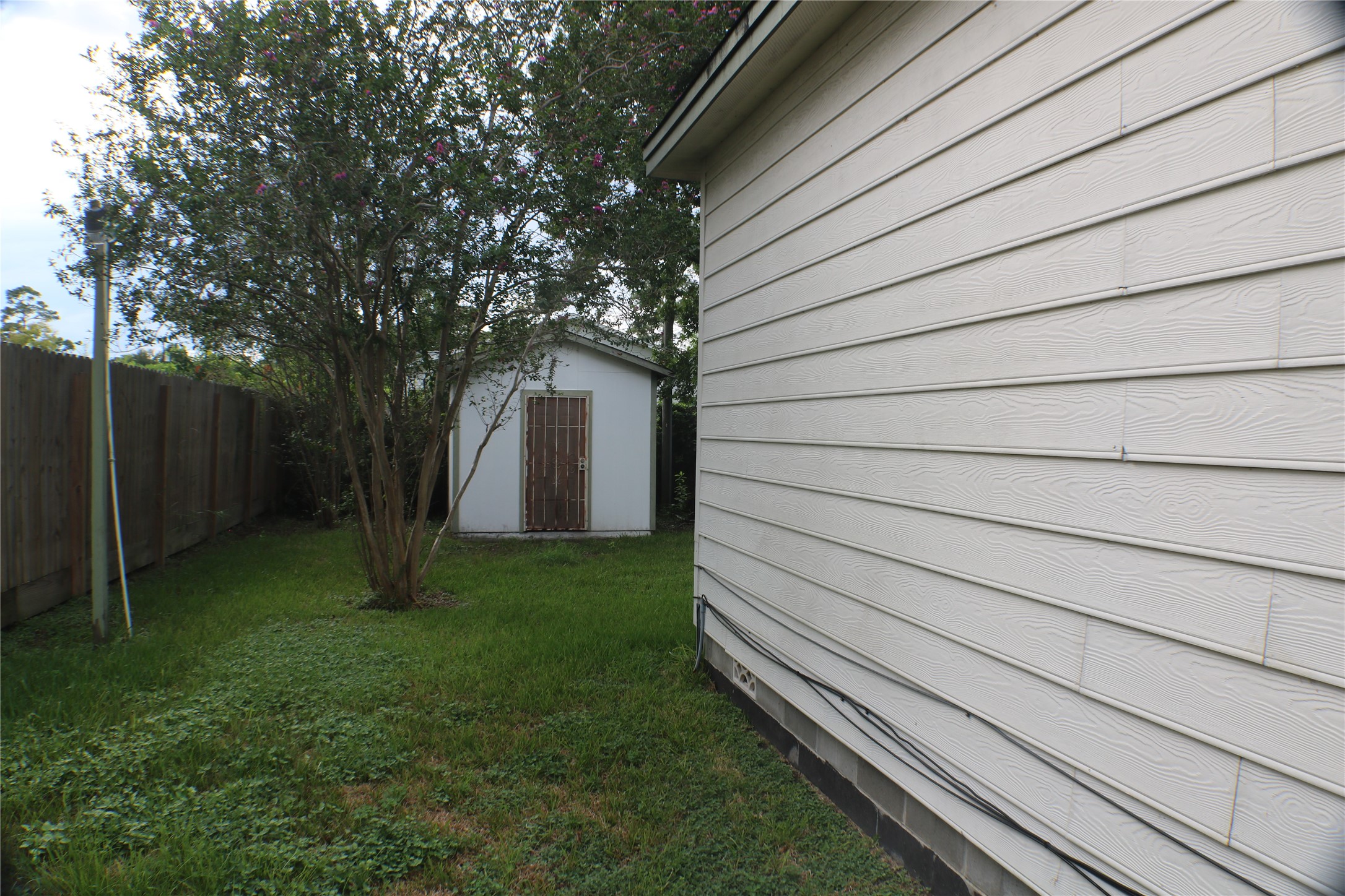 9401 Hillis Street Property Photo 4