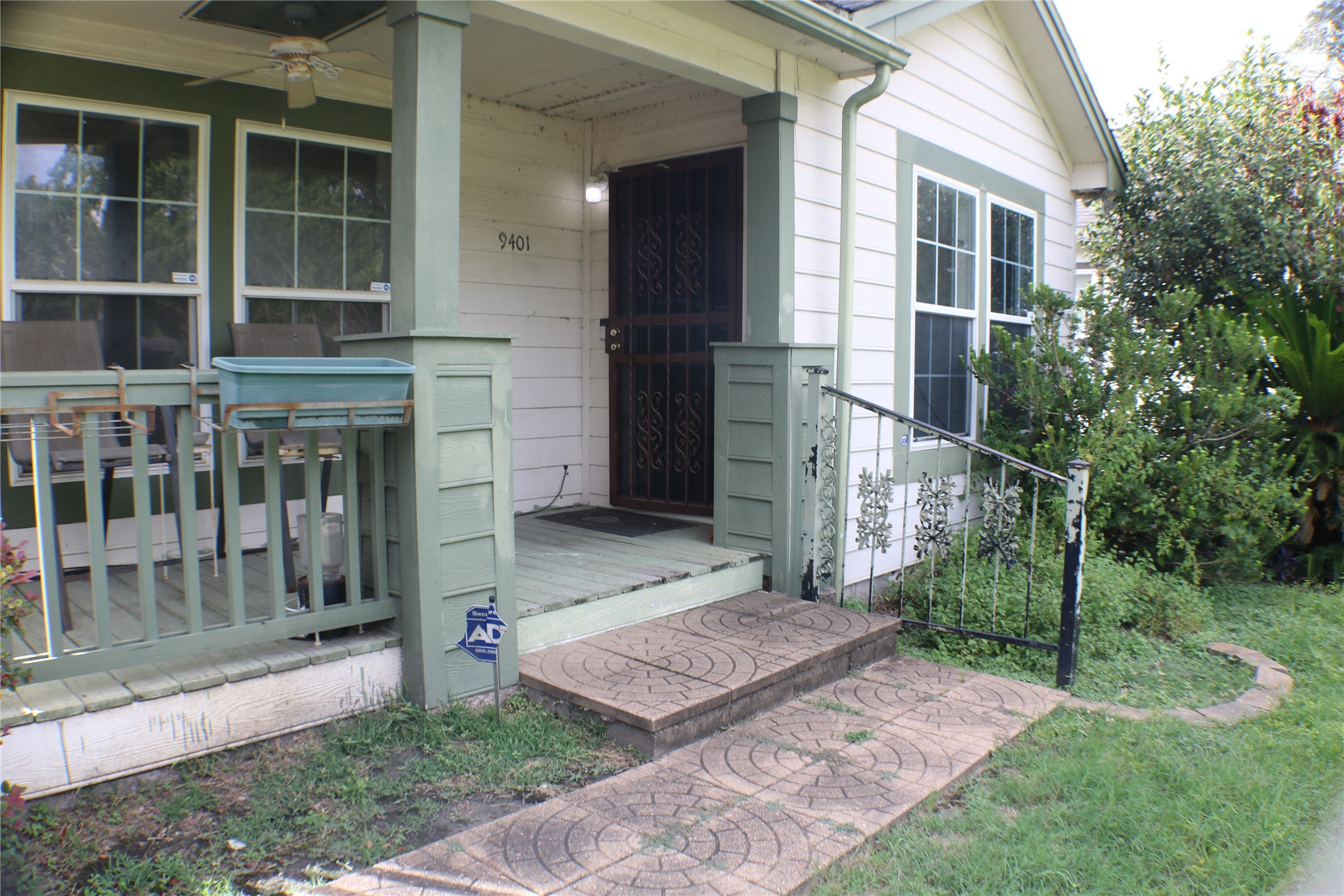 9401 Hillis Street Property Photo 5