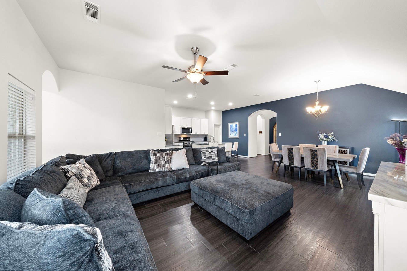 23706 Via Viale Drive Property Photo 4