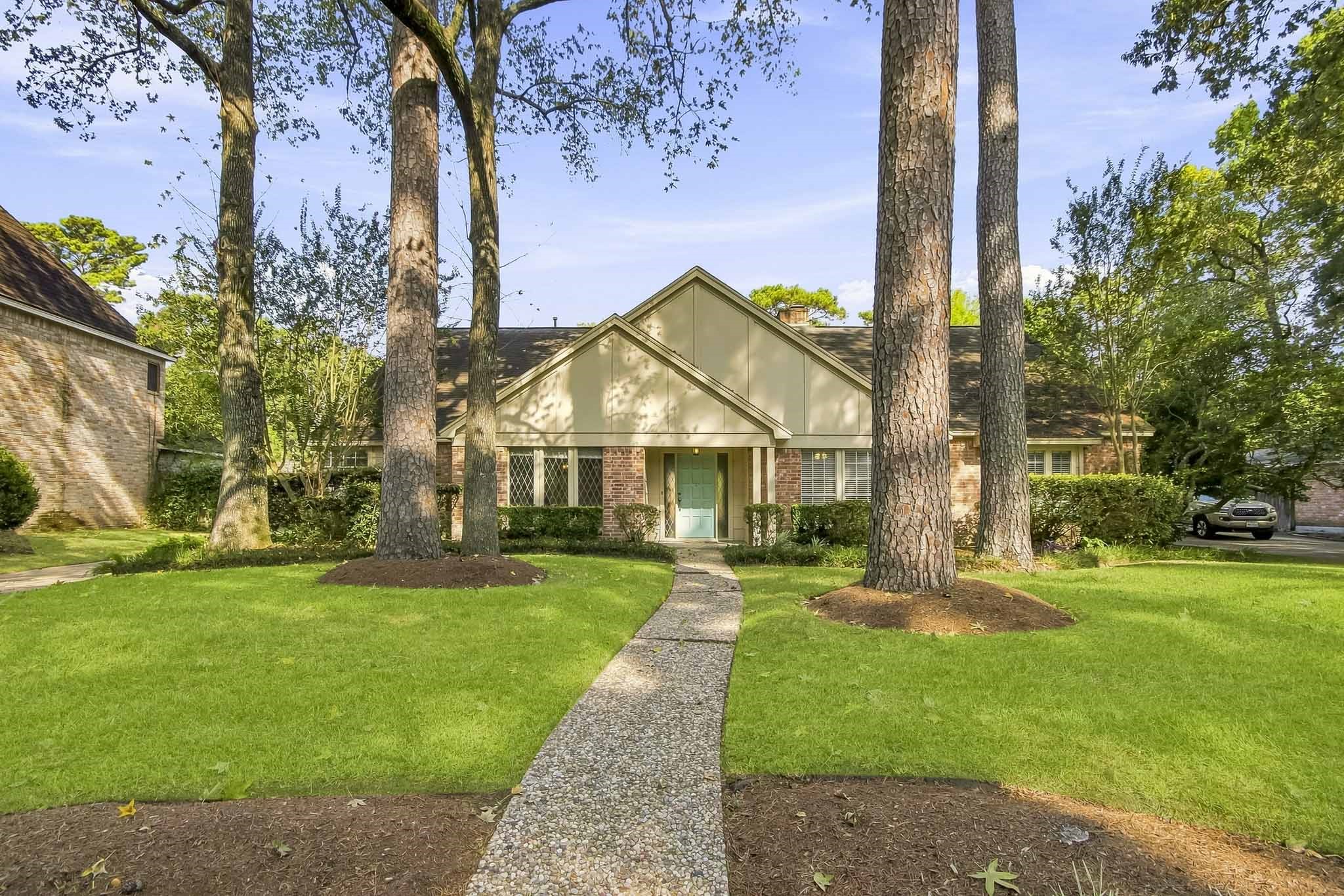 3519 Oak Lake Drive Property Photo 1