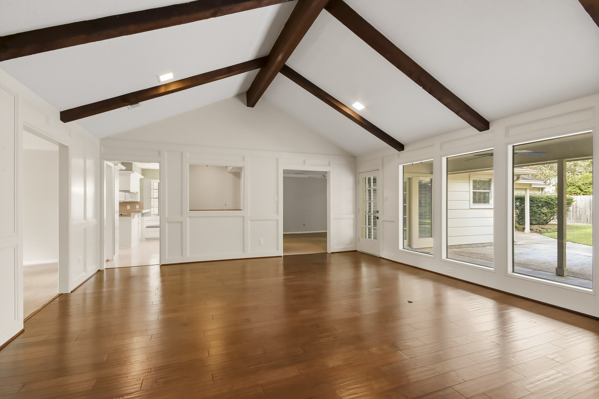 3519 Oak Lake Drive Property Photo 4