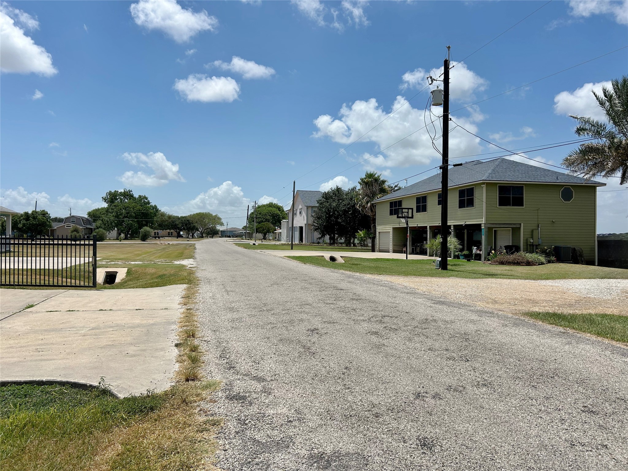 811 W Bayshore Drive Property Photo 5