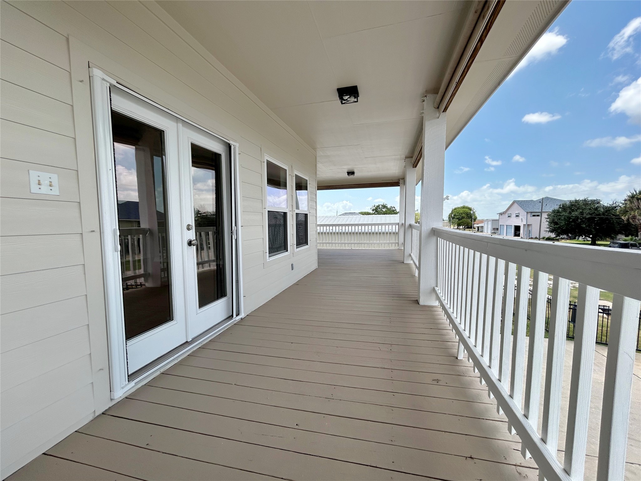 811 W Bayshore Drive Property Photo 8