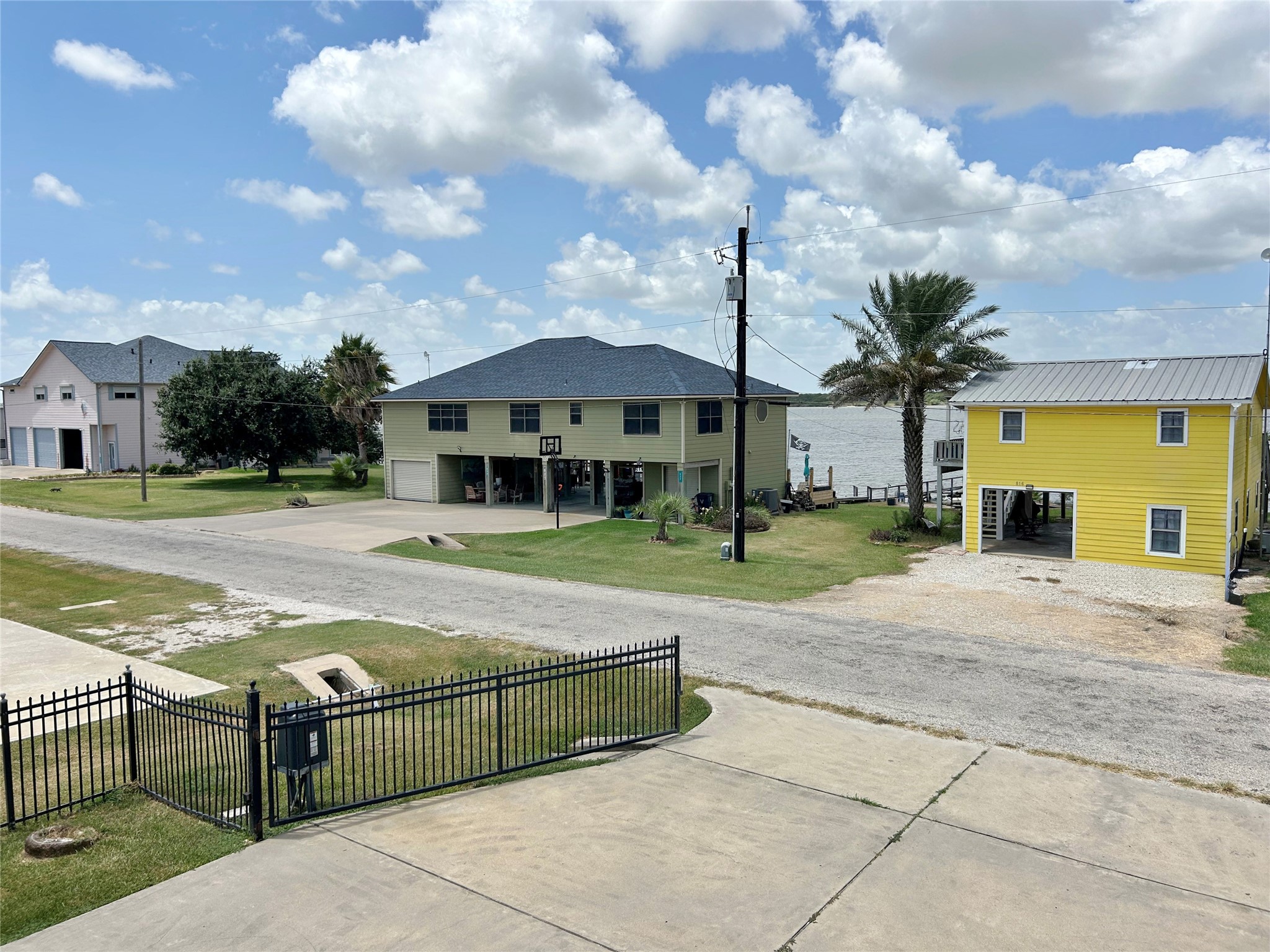 811 W Bayshore Drive Property Photo 9