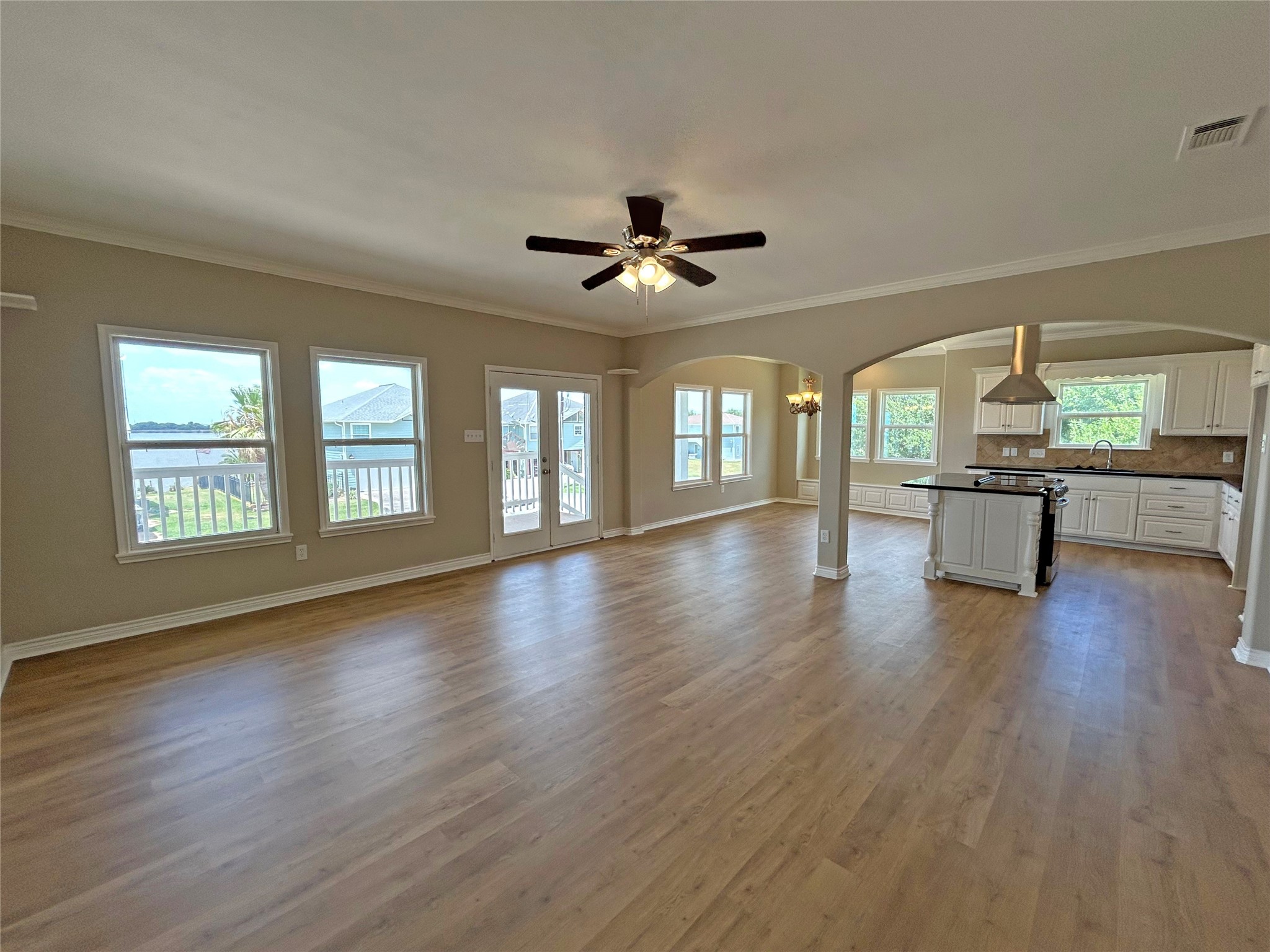 811 W Bayshore Drive Property Photo 12
