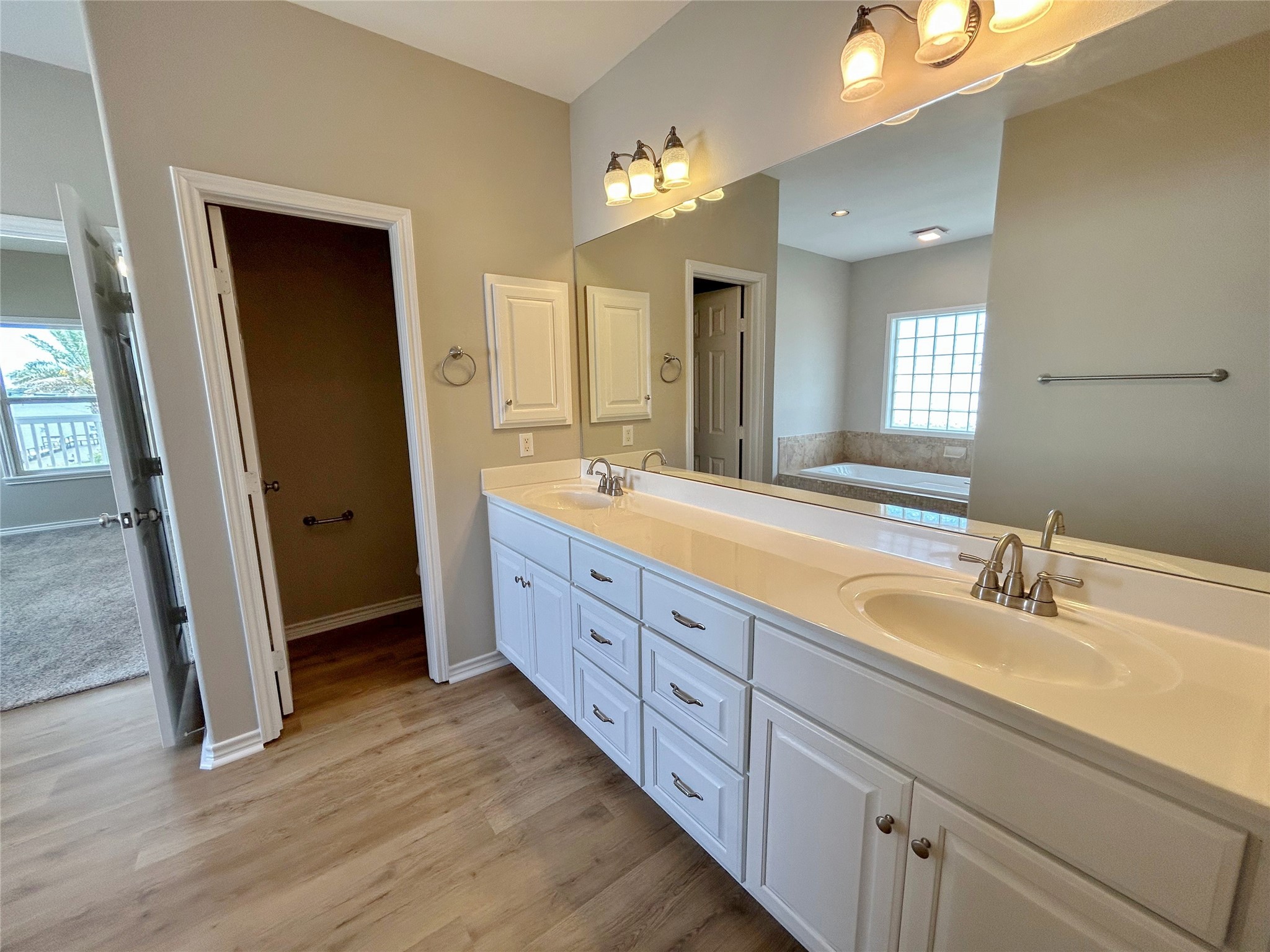 811 W Bayshore Drive Property Photo 19