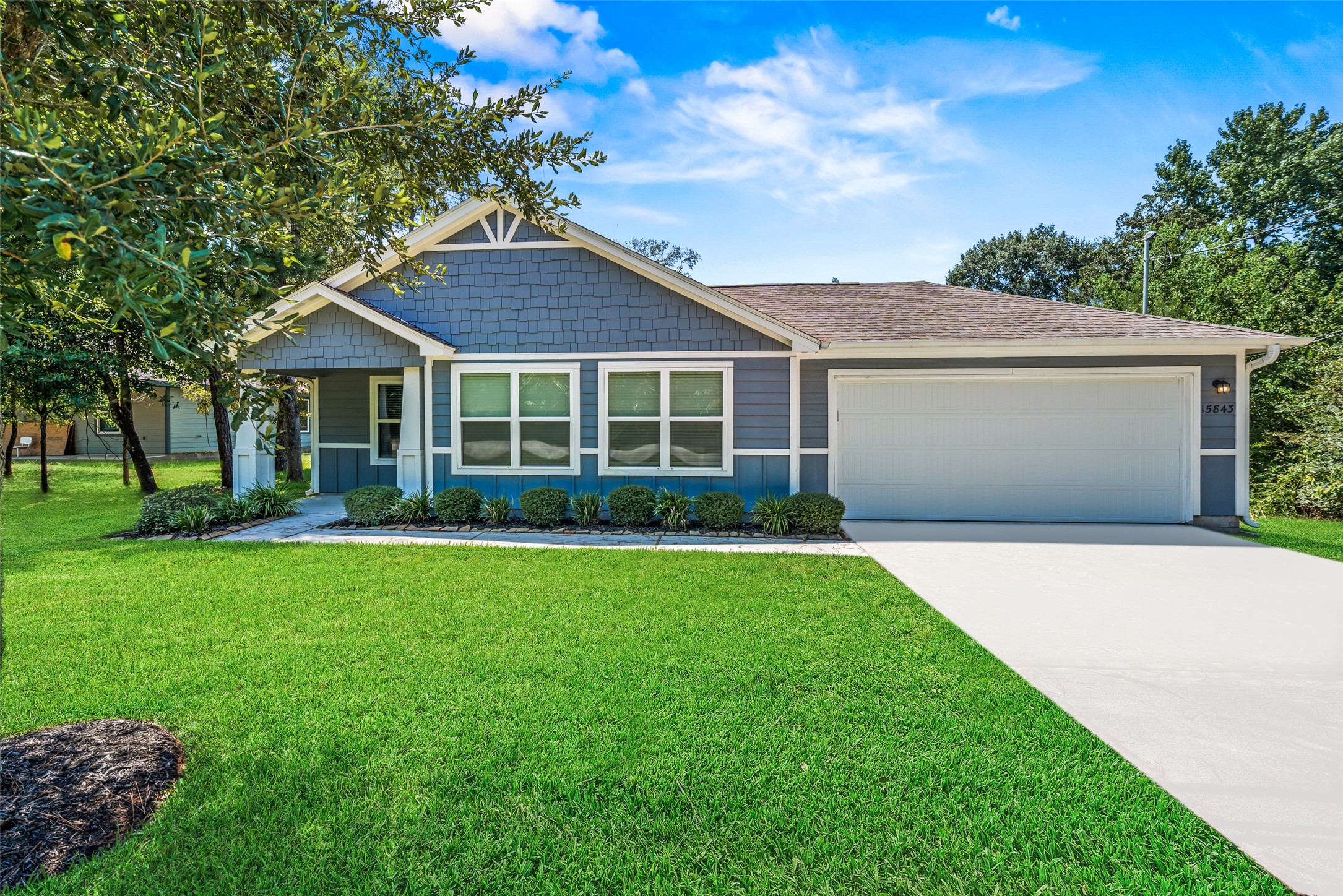 15843 Oak Drive Property Photo
