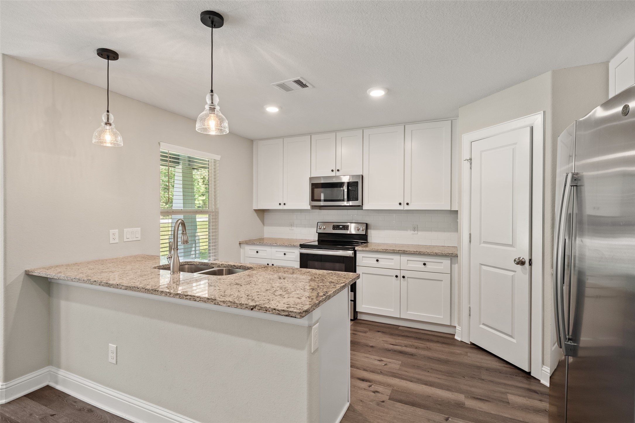 15843 Oak Drive Property Photo 3