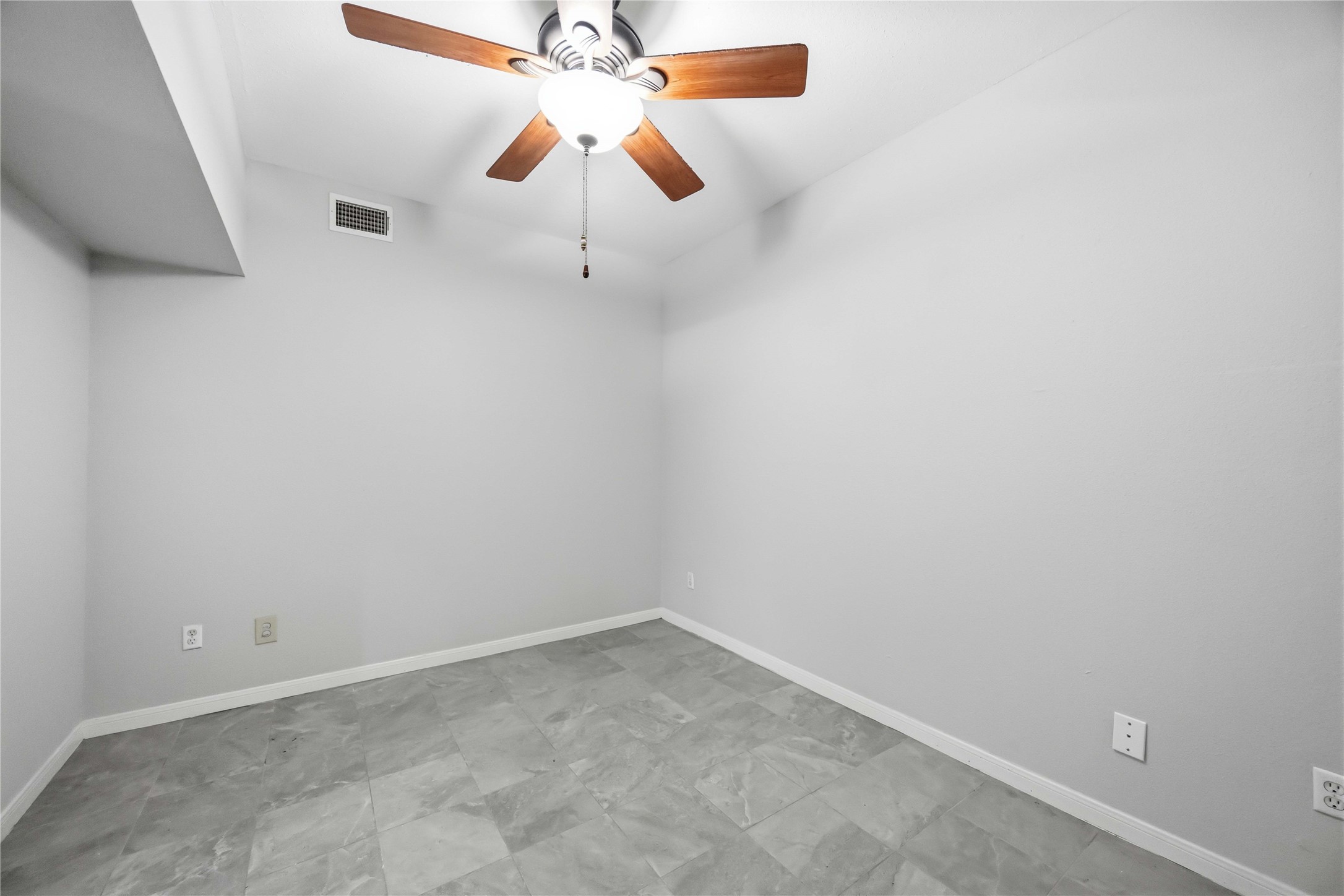 2100 Tanglewilde Street 631 Property Photo 9