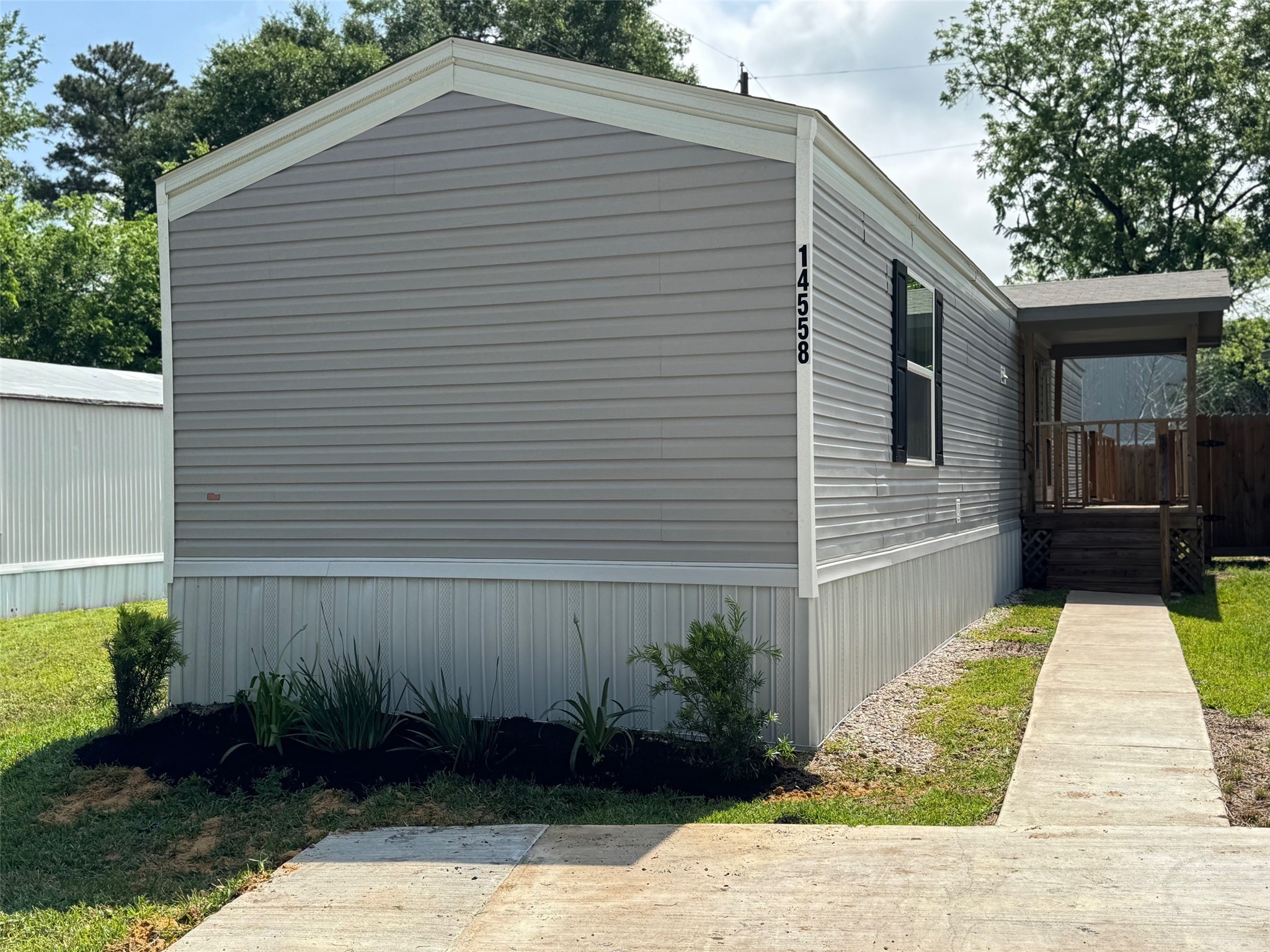 14558 Enchanted Waters Drive Property Photo 3