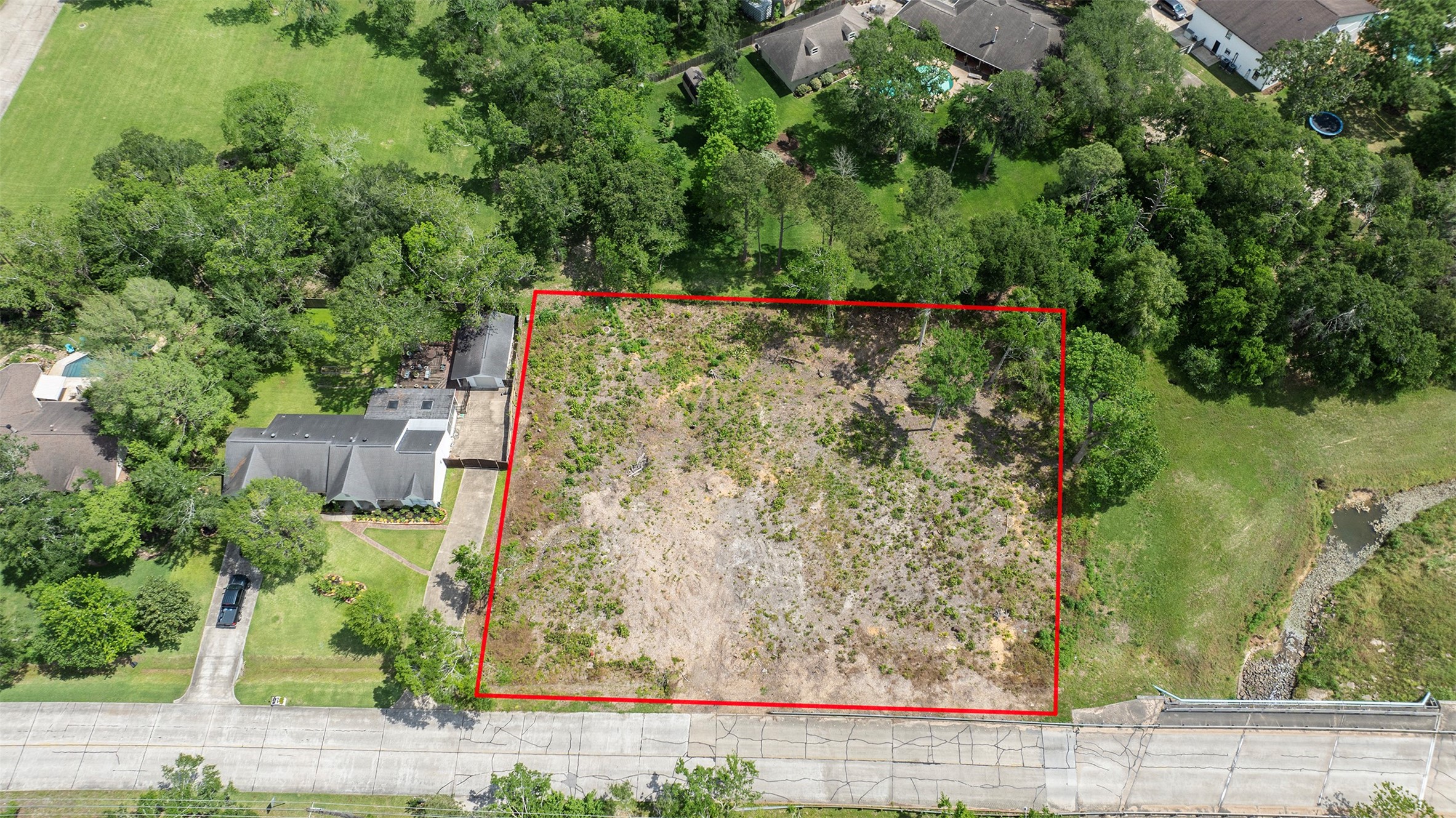 1405 Greenbriar Drive Property Photo 3