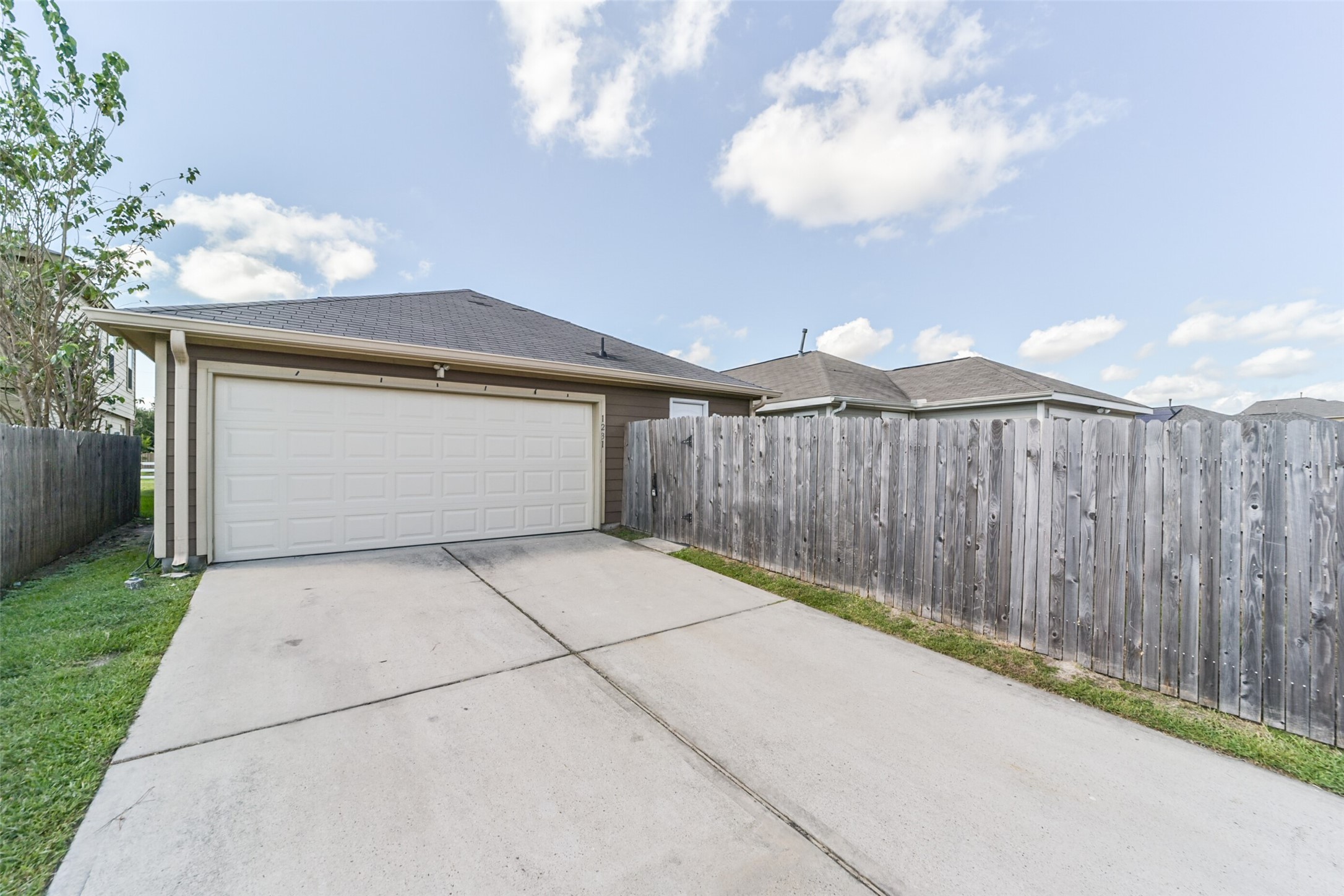 1231 Grassy View Drive Property Photo 2