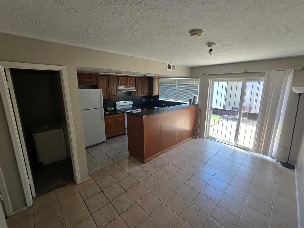 7045 Chasewood Drive Property Photo 4