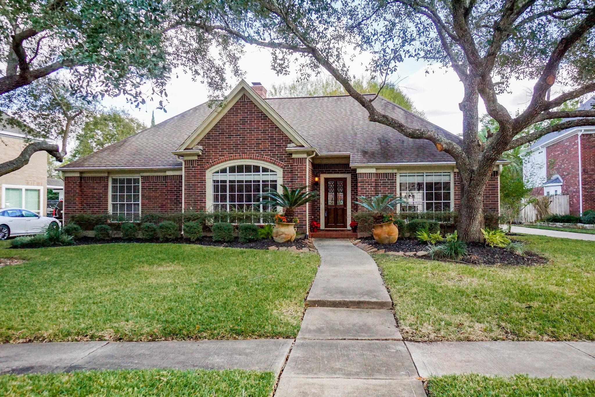 4923 Canterbury Lane Property Photo 1