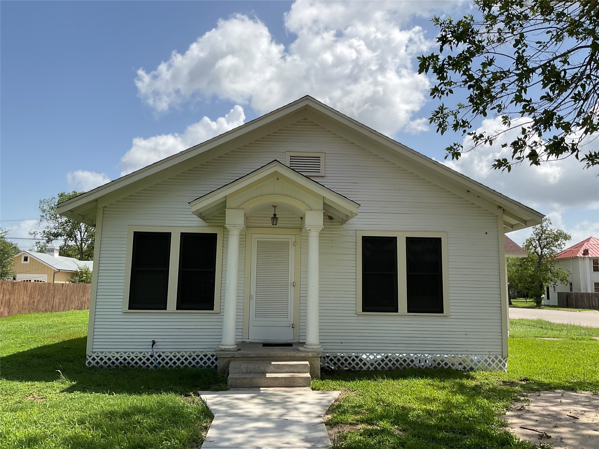 302 W French Street Property Photo 2