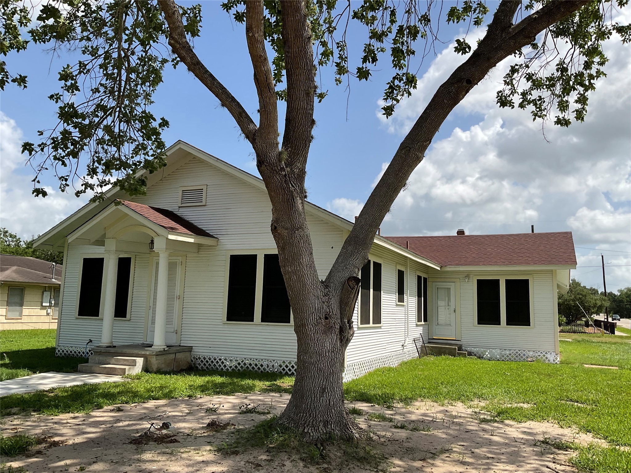 302 W French Street Property Photo 4